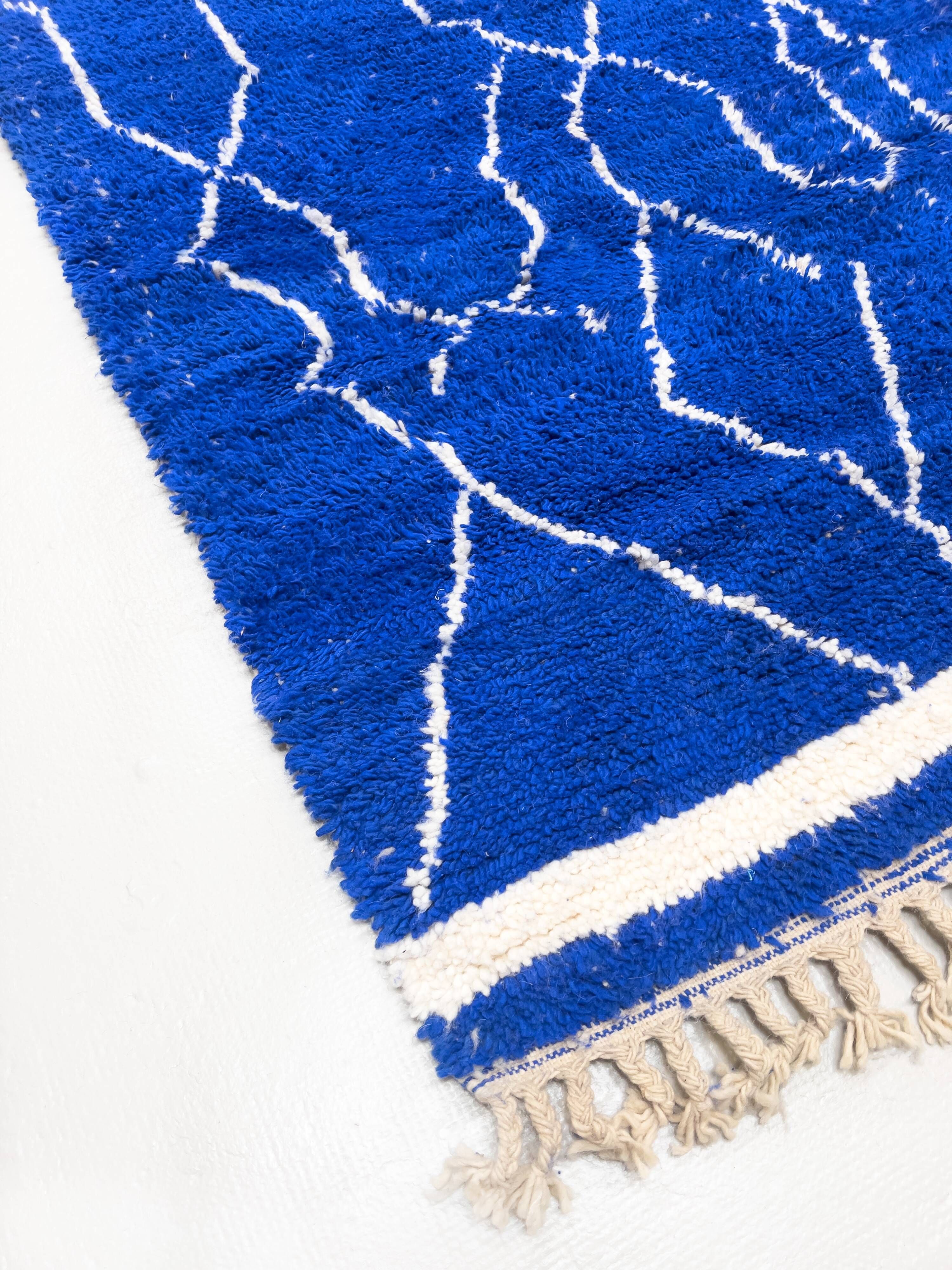 Berber rug Beni Ouarain Majorelle blue with white patterns 1.45x1.08m