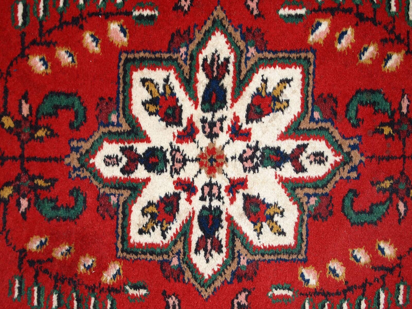 Tapis Vintage Hamadan en Laine, Années 1970, Élégance Florale du Moyen-Orie