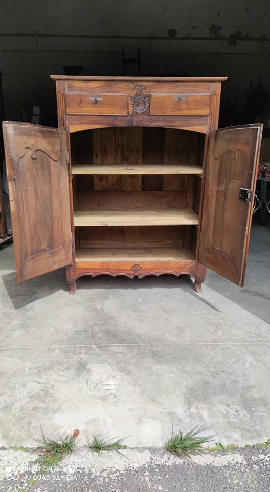 Solid walnut sideboard from the late 18th century, Transition period