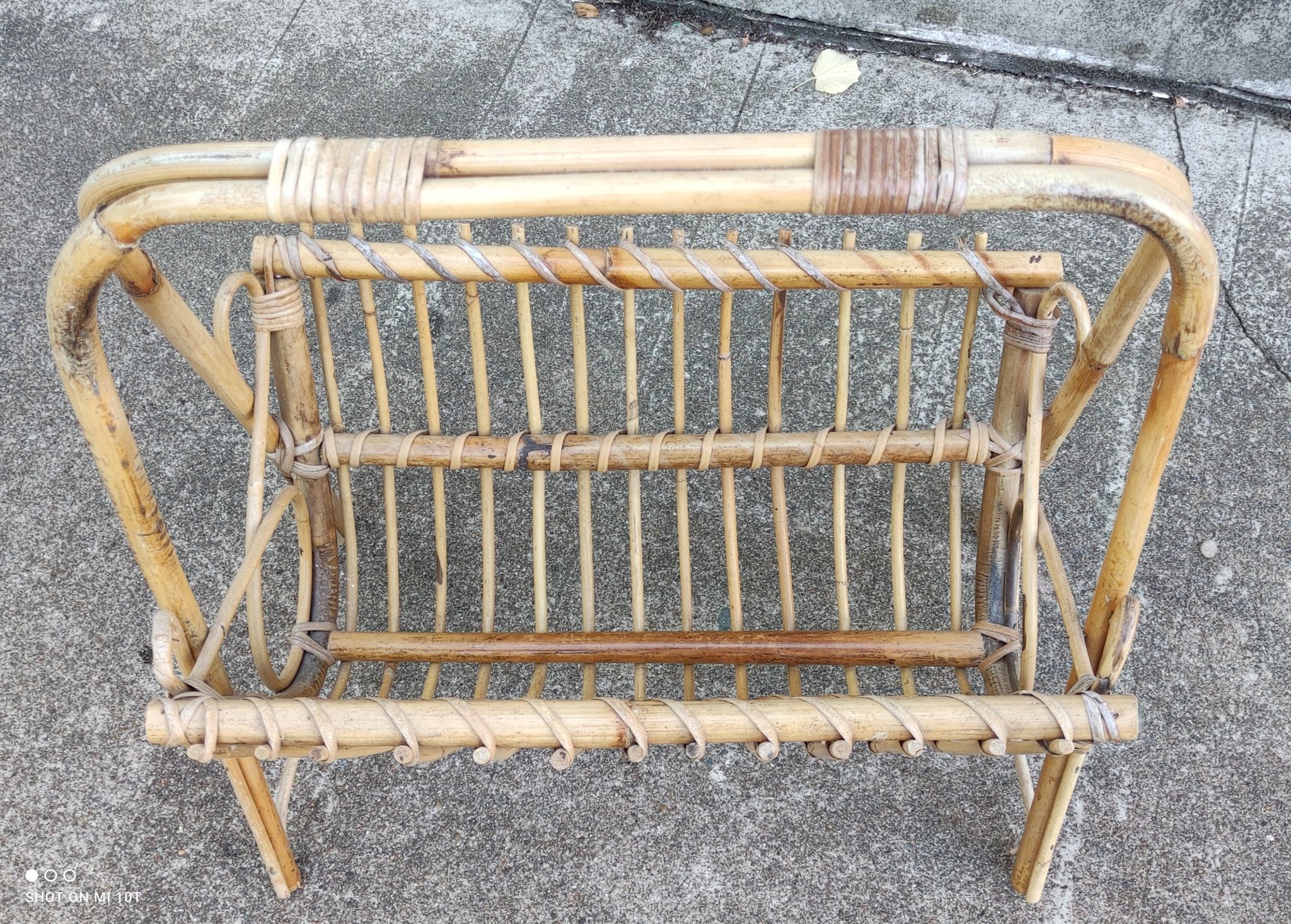 Vintage rattan magazine door