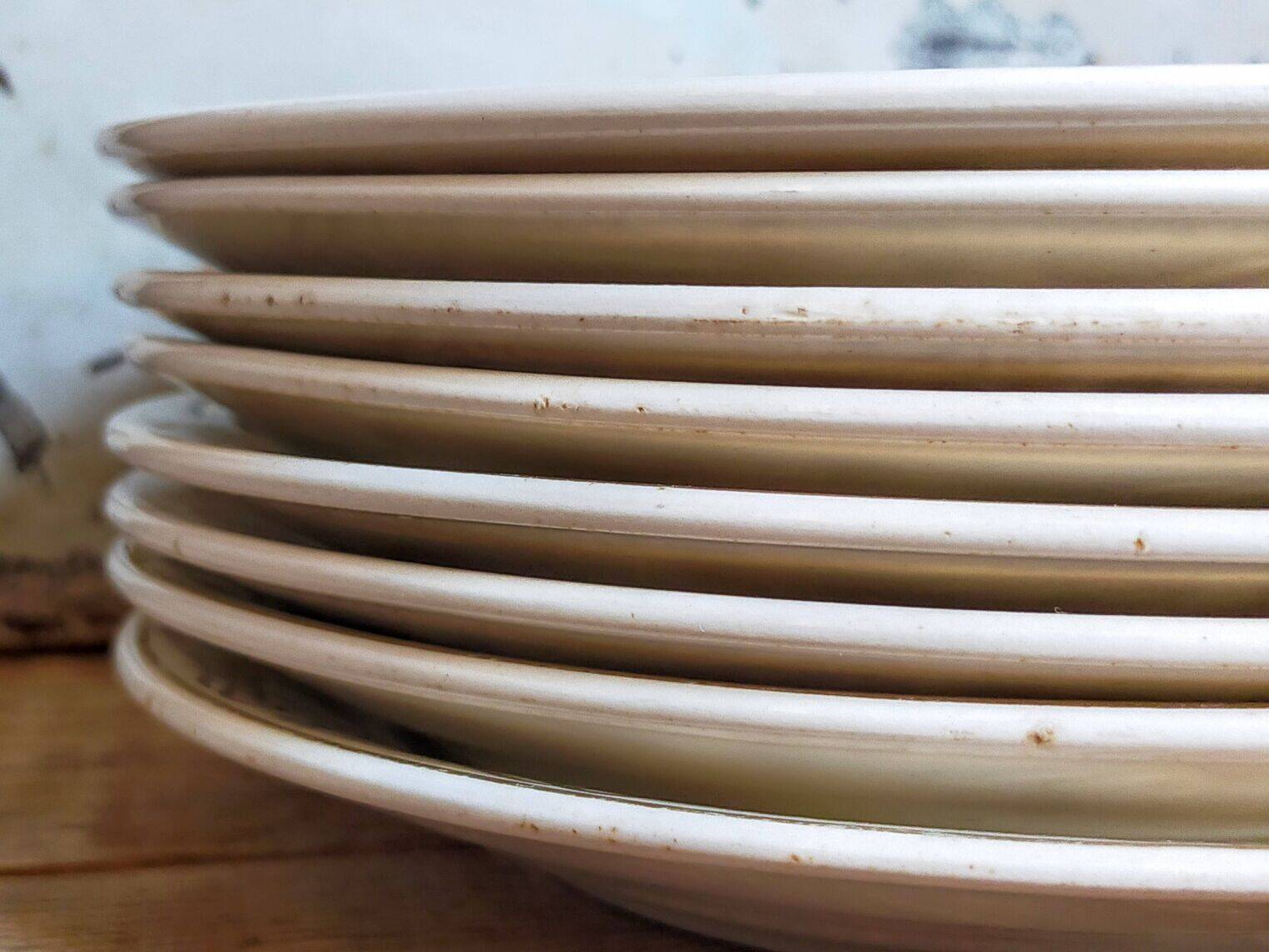 Eight Villeroy & Boch dessert plates with gold decor