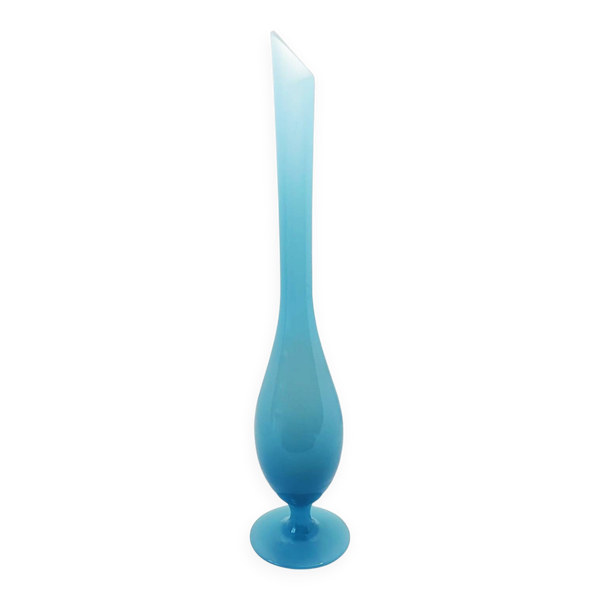 Vase en opaline bleu – Élégance vintage — Beyit