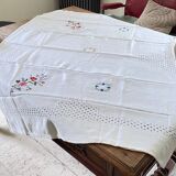 Embroidered tablecloth and 12 vintage napkins