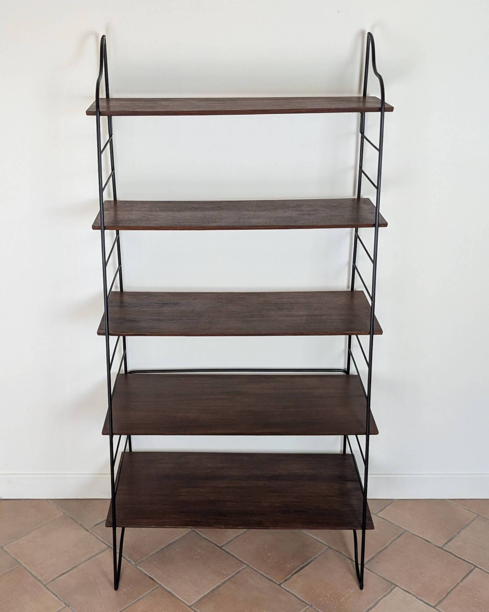 Bookshelf 60'