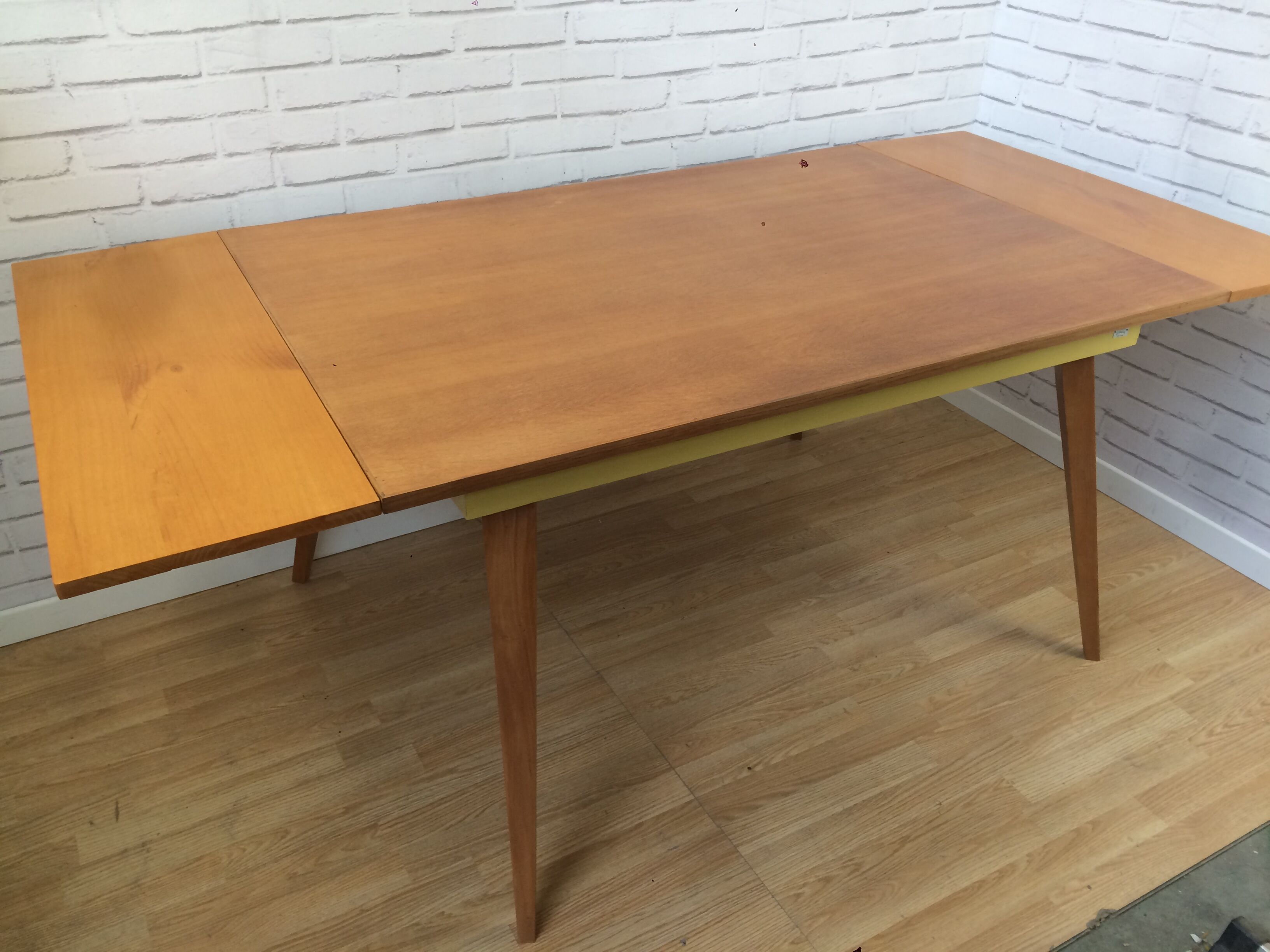 Table vintage foot compass