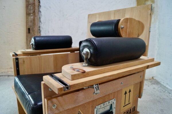 Fauteuil Cube chair par Heinz Julien