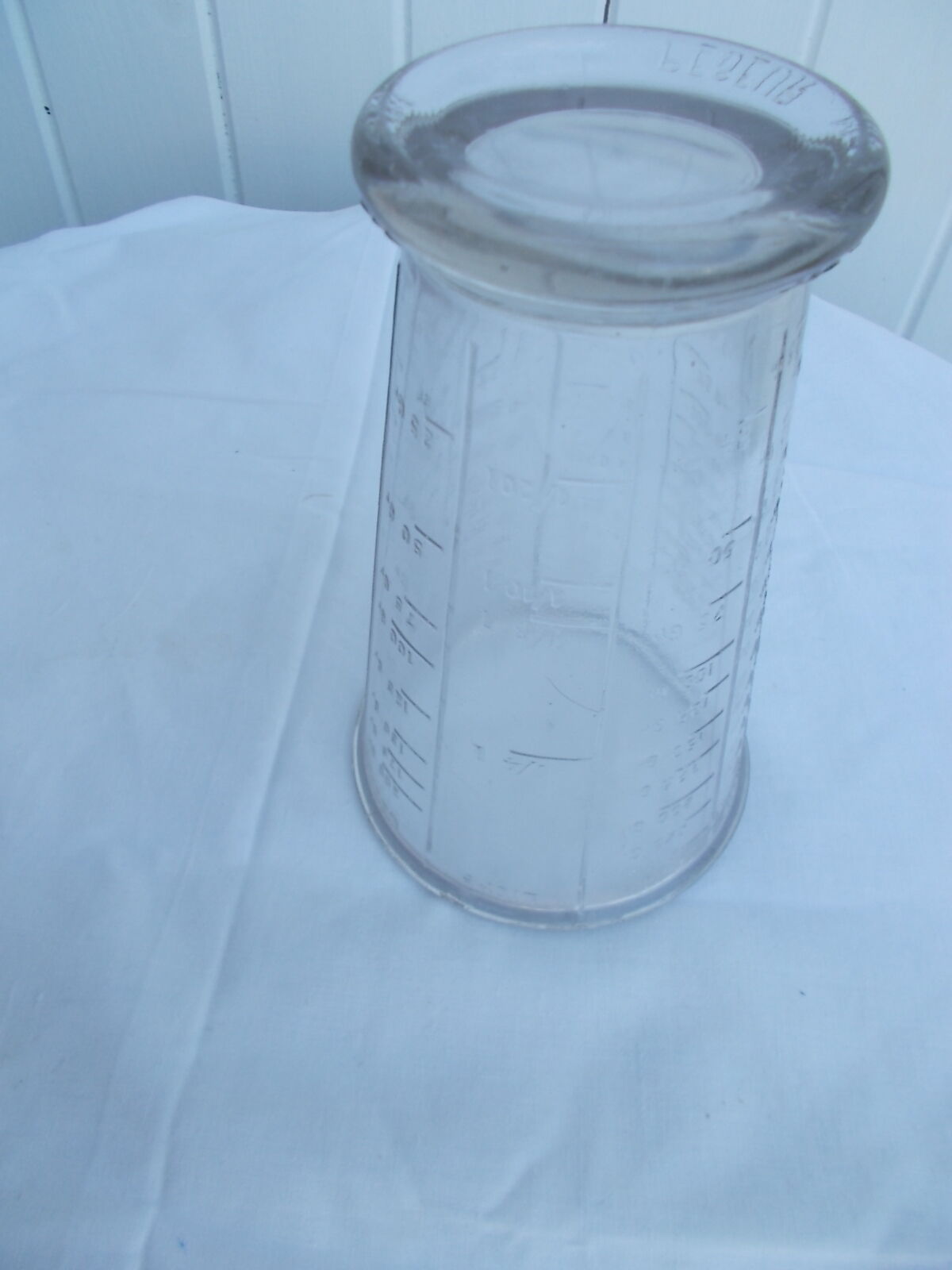 Verre doseur mesureur Mougin