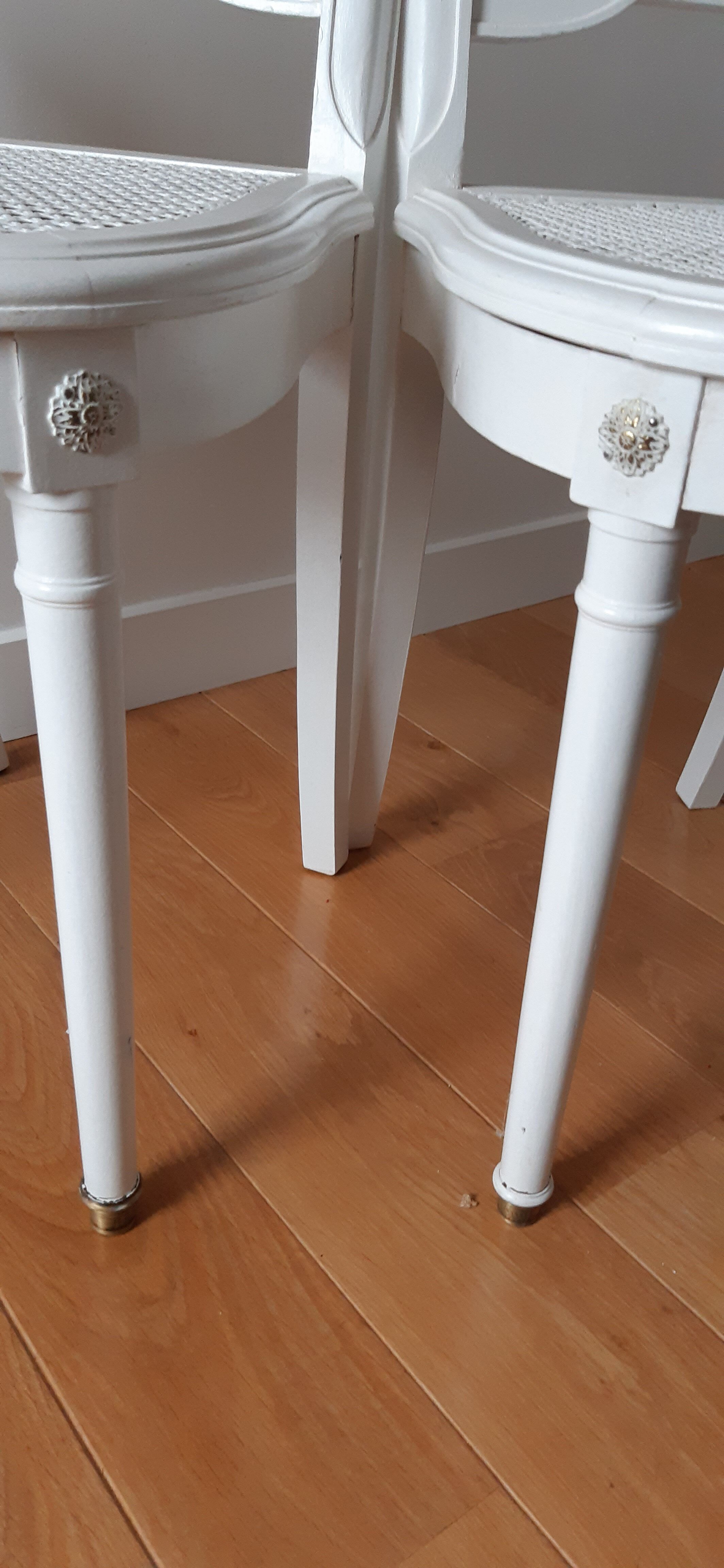 Tabourets en cannage