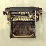 Portable typewriter corona manufacture usa around the 1920s numbered dimension: h-15xl29
