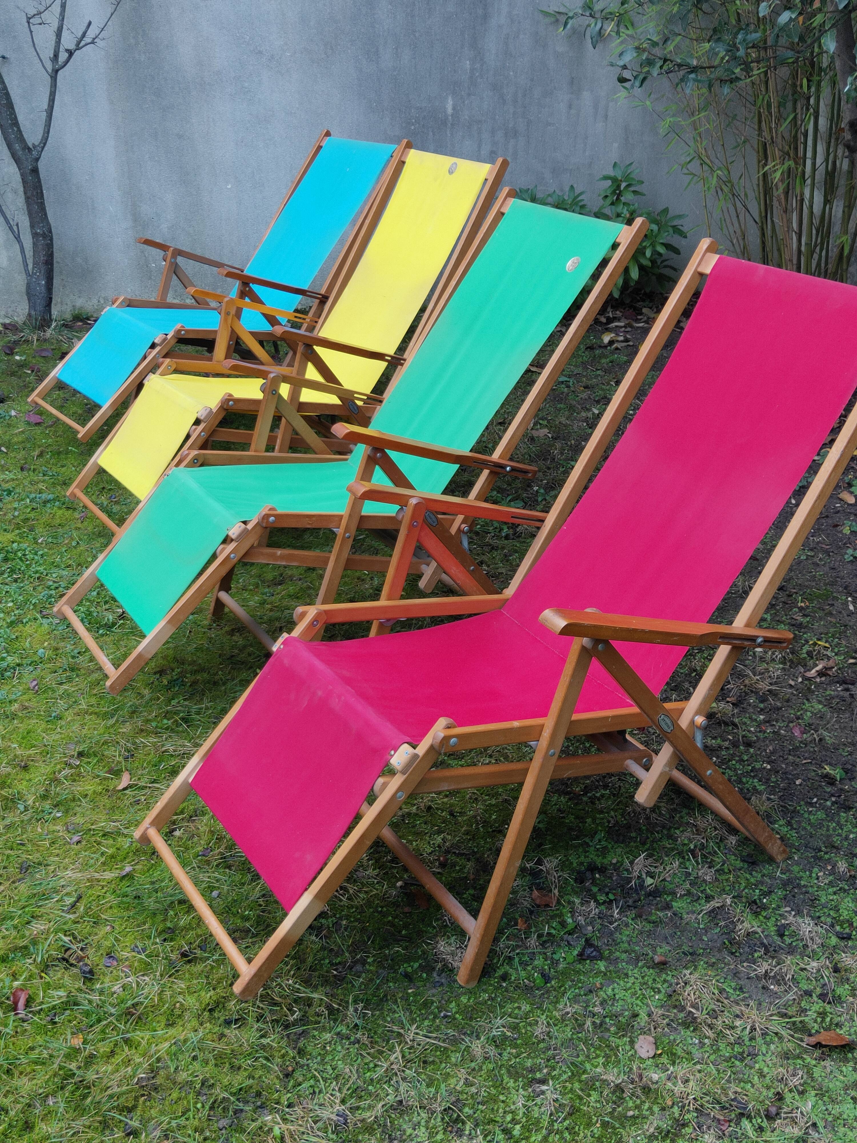 Set of four folding automatic deckchairs with Ergelax footrest never used