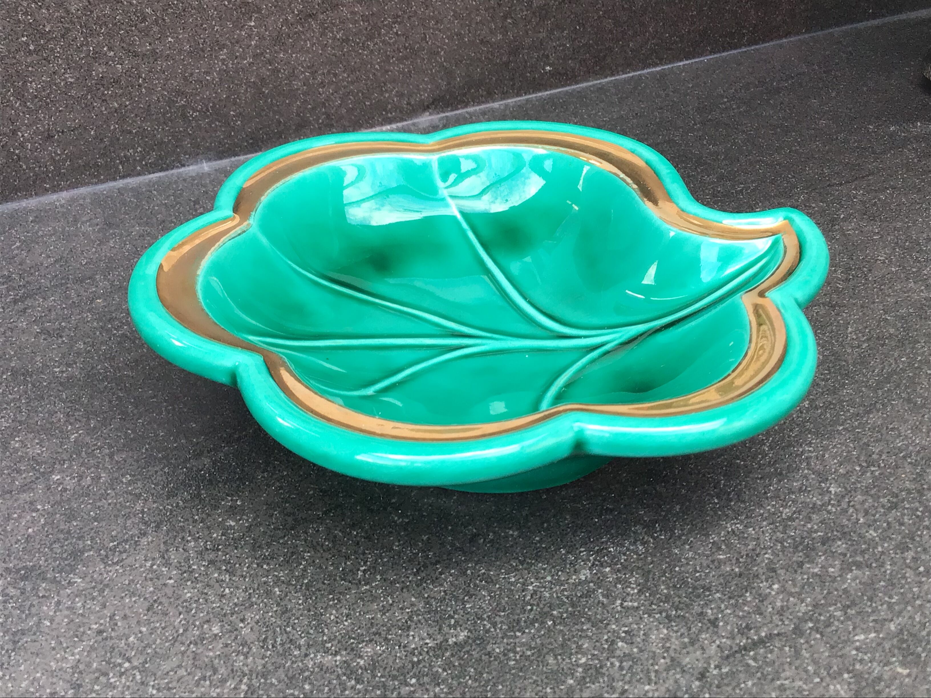 Verceram butter dish in the shape of a leaf, with its knife