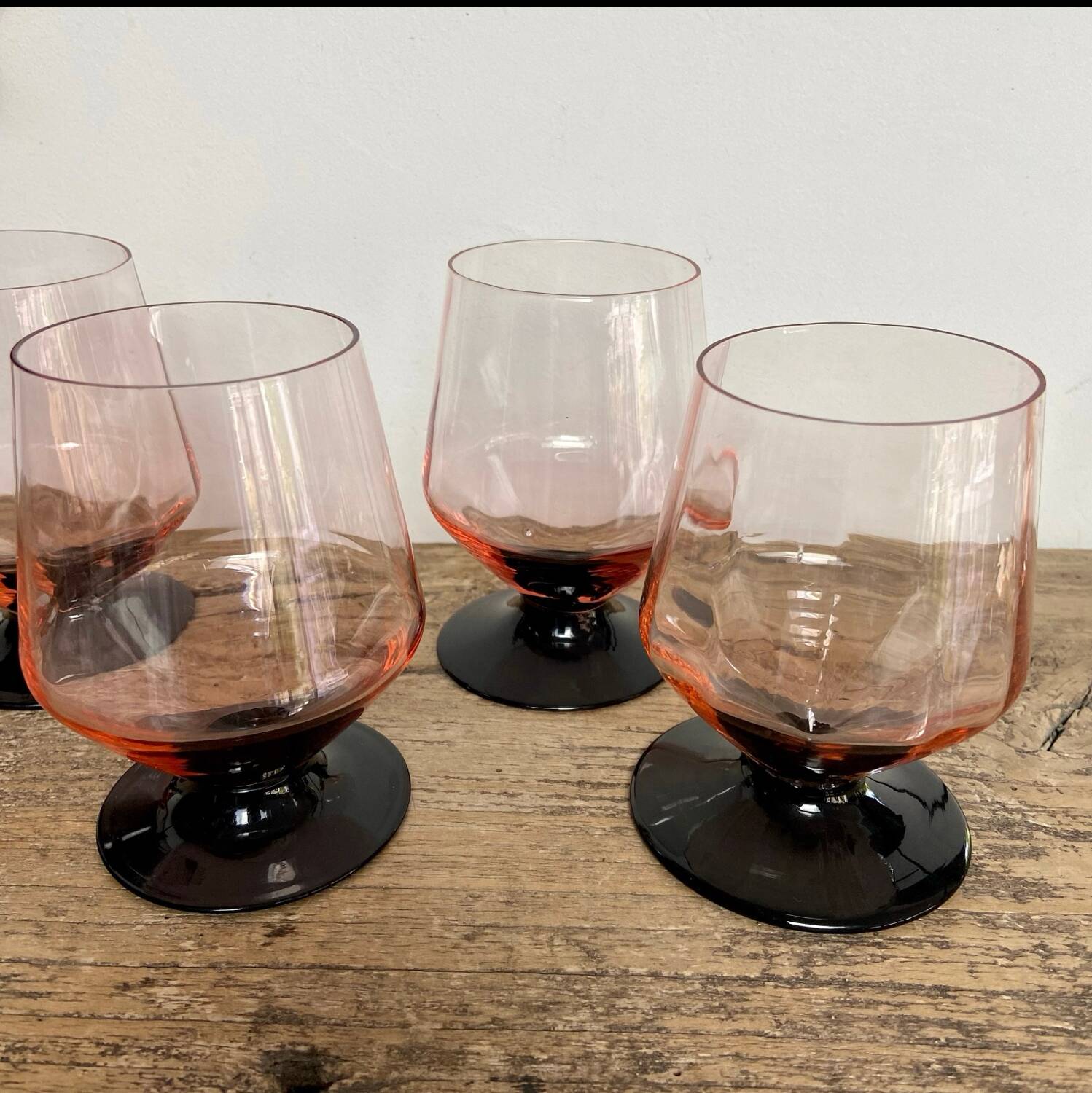 4 pink glasses with black stem
