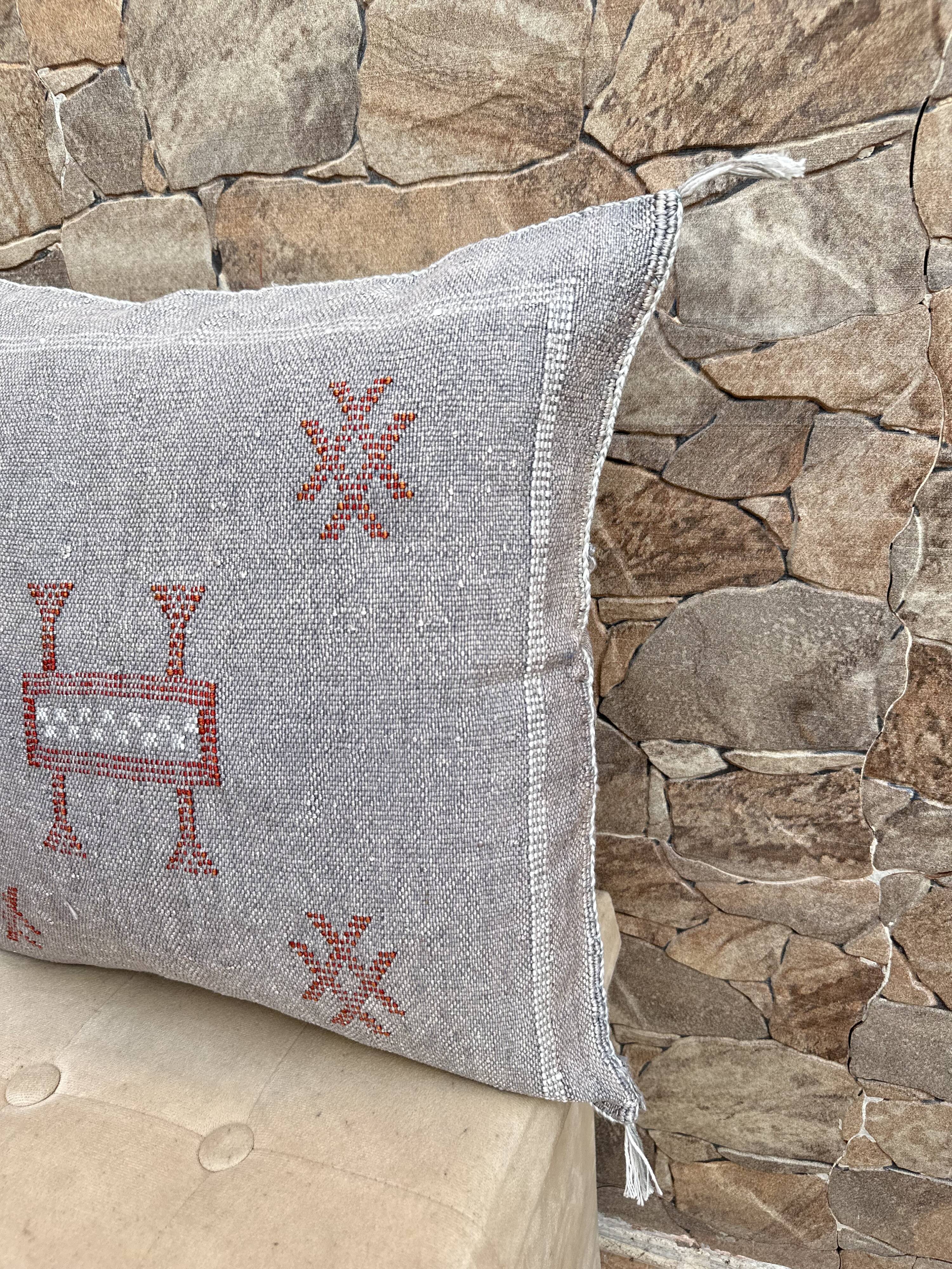 Housse de coussin en soie cactus gris : Coussin marocain tissé à la main