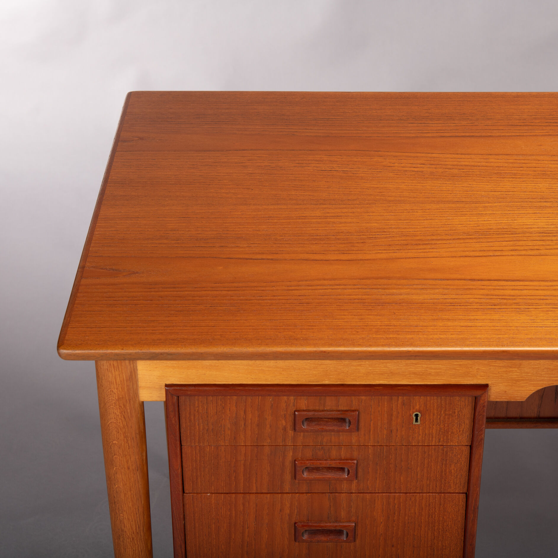 Vintage freestanding design desk, 1960s