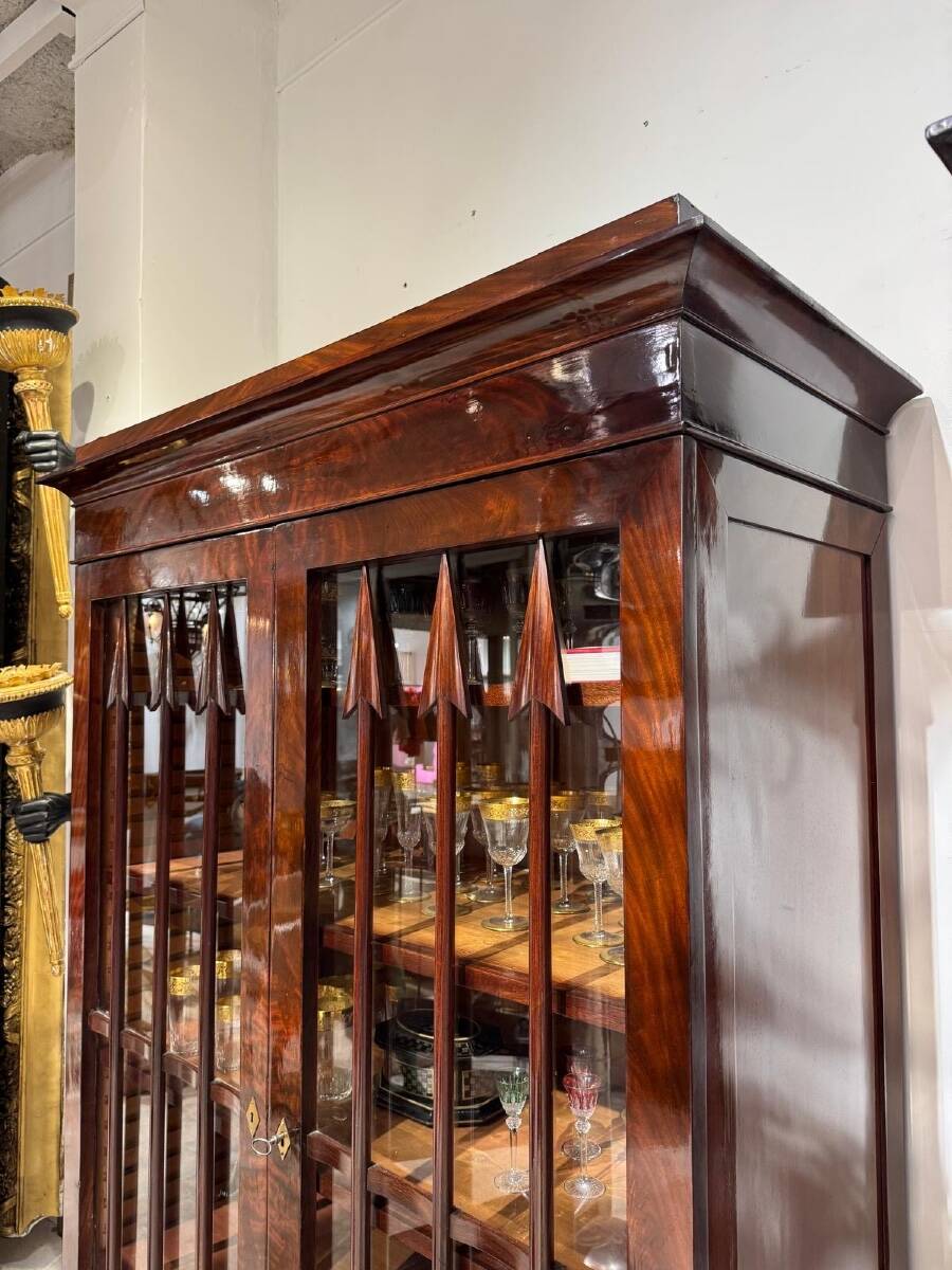 Pair of Empire period mahogany bookcases with flame pattern from the 19th century.