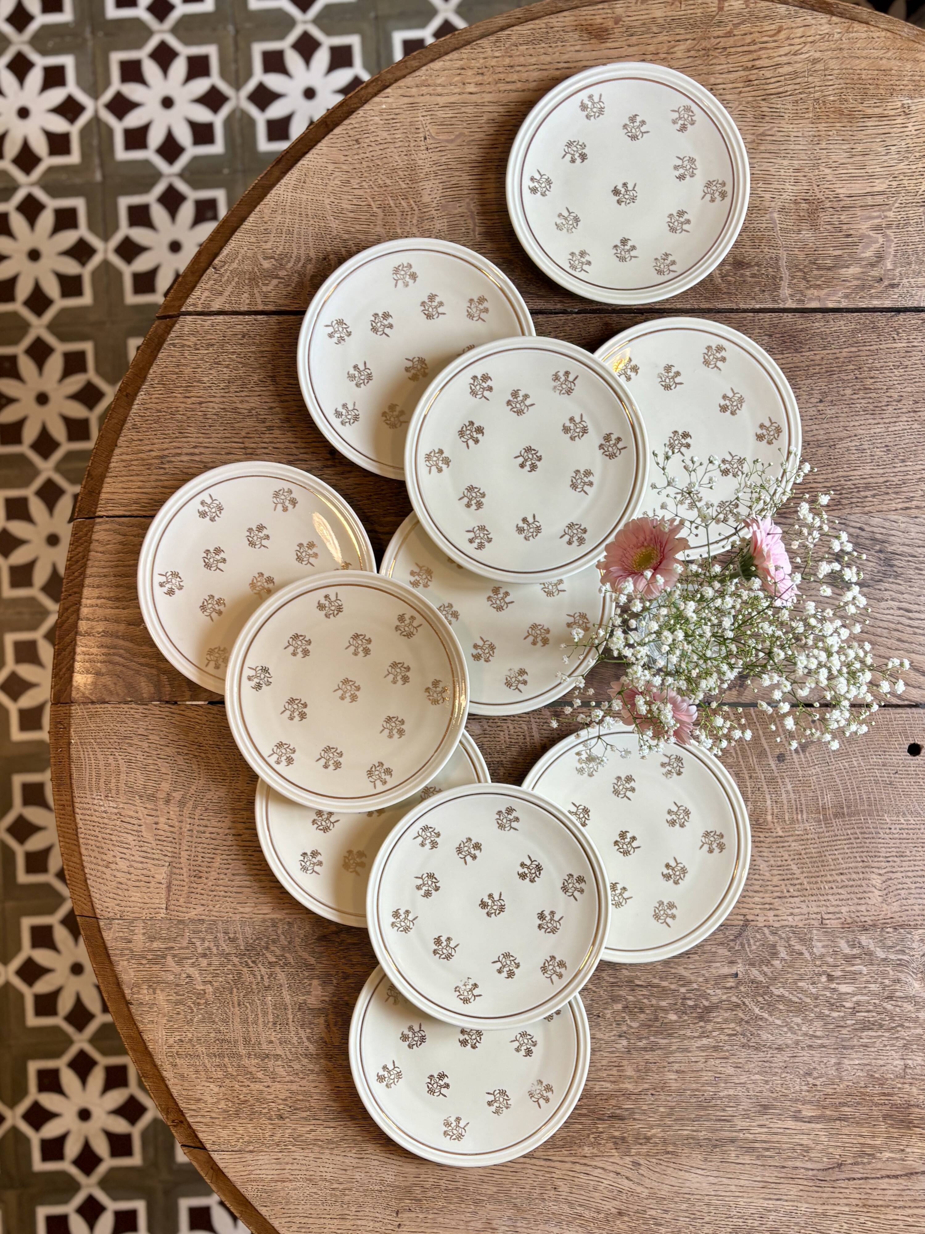 Lot de 11 assiettes à dessert anciennes en porcelaine de Limoges