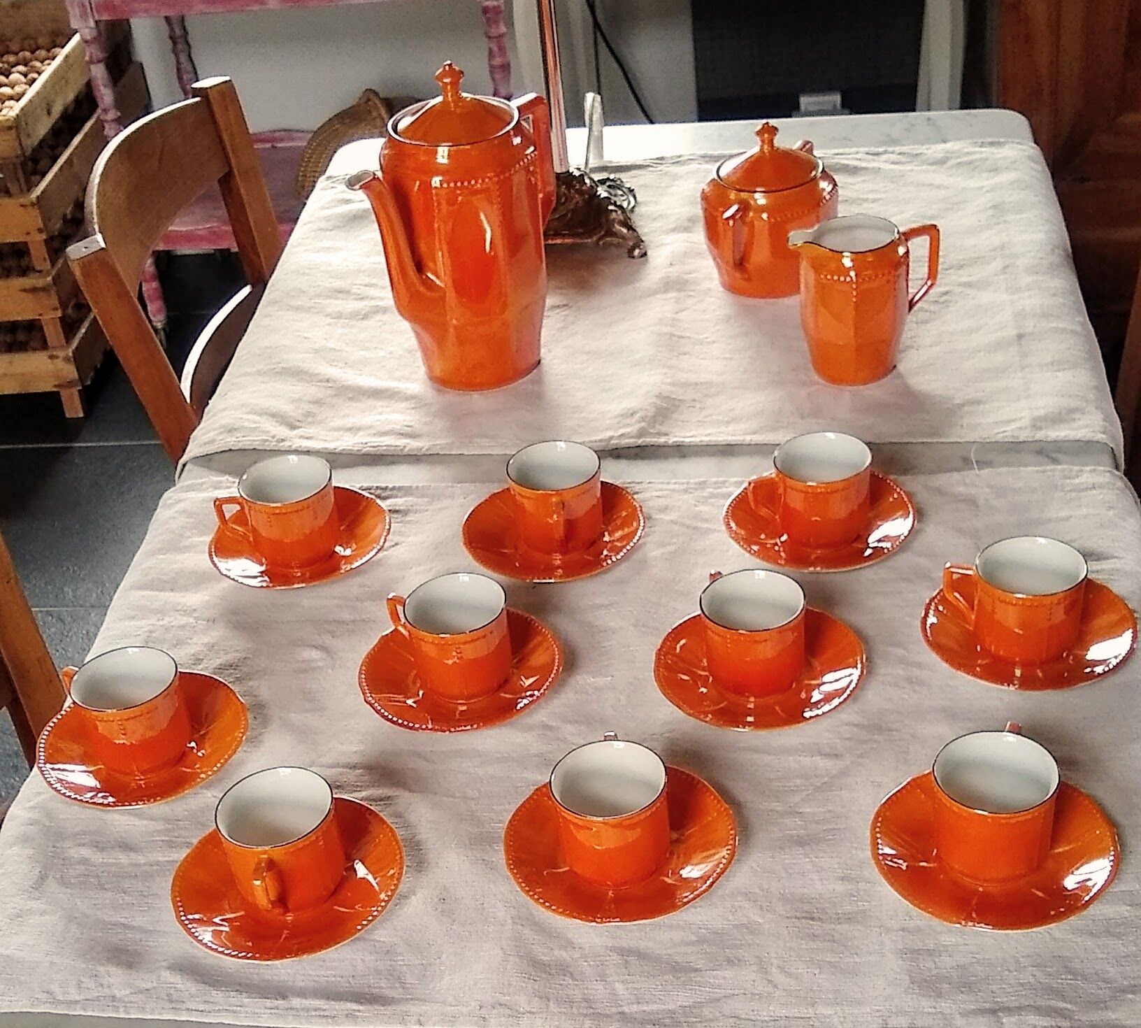 Iridescent orange porcelain coffee set from the 50s-60s with black edging