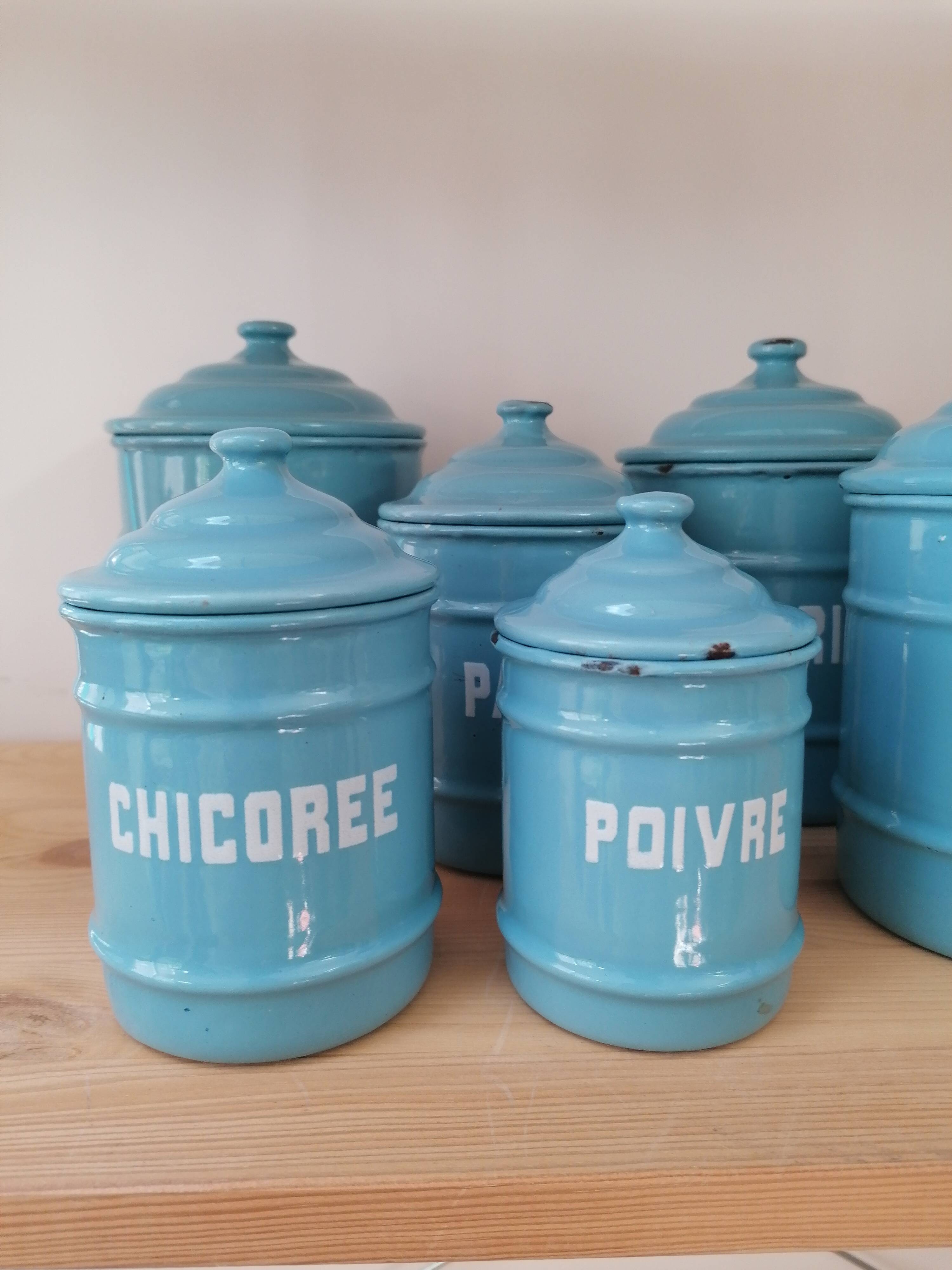 Series of enamel pots for spices or condiments
