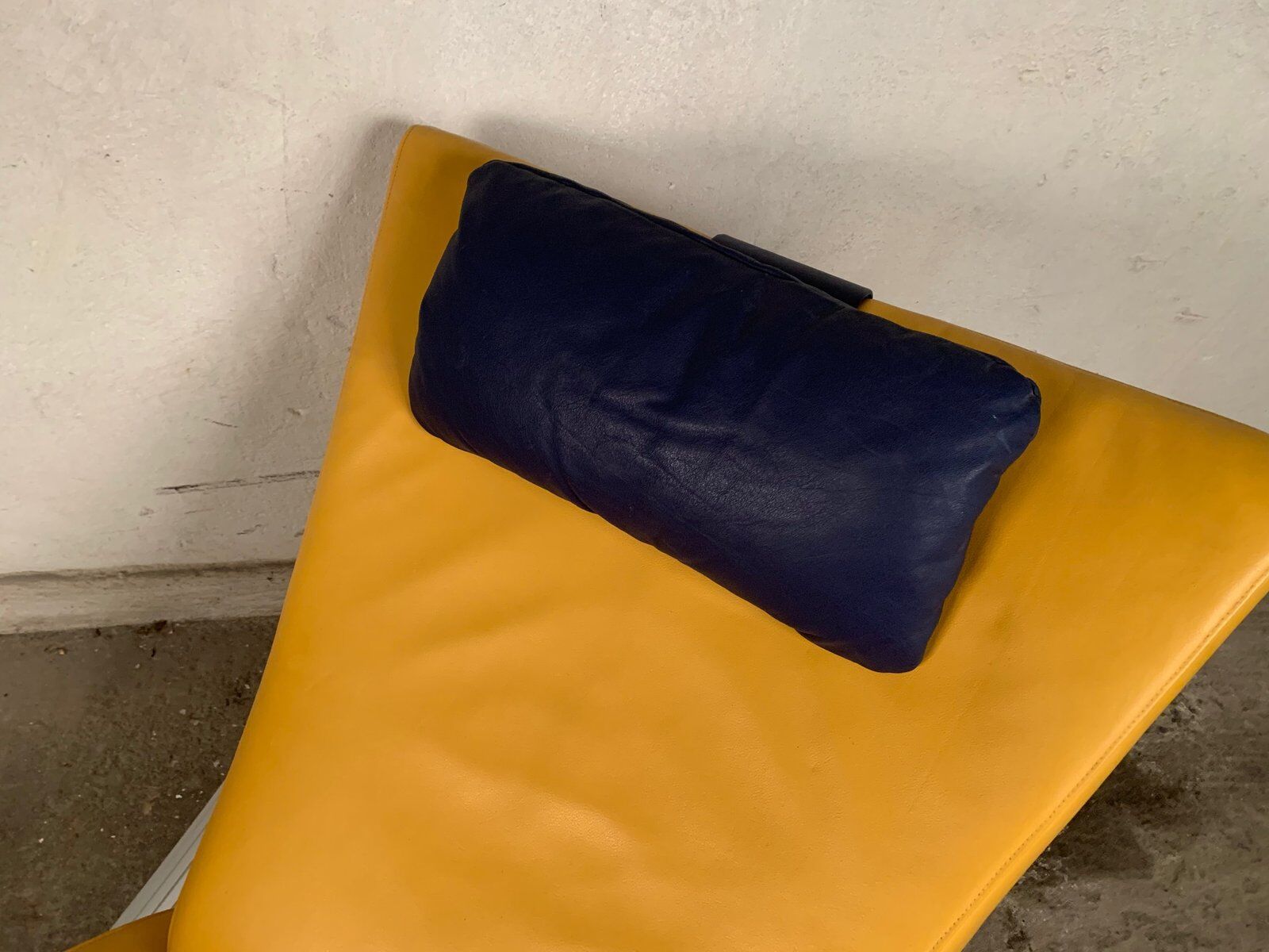 Modern chaise lounge, 1980s