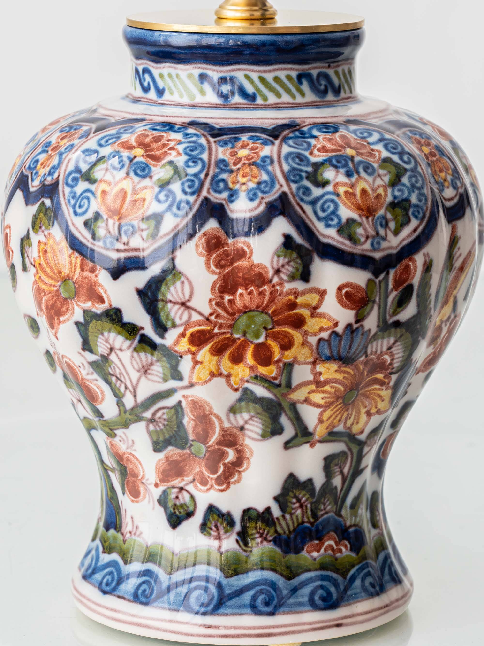 Dutch chinoiserie table lamp in polychrome Delftware, Makkum, with a new coral silk shade