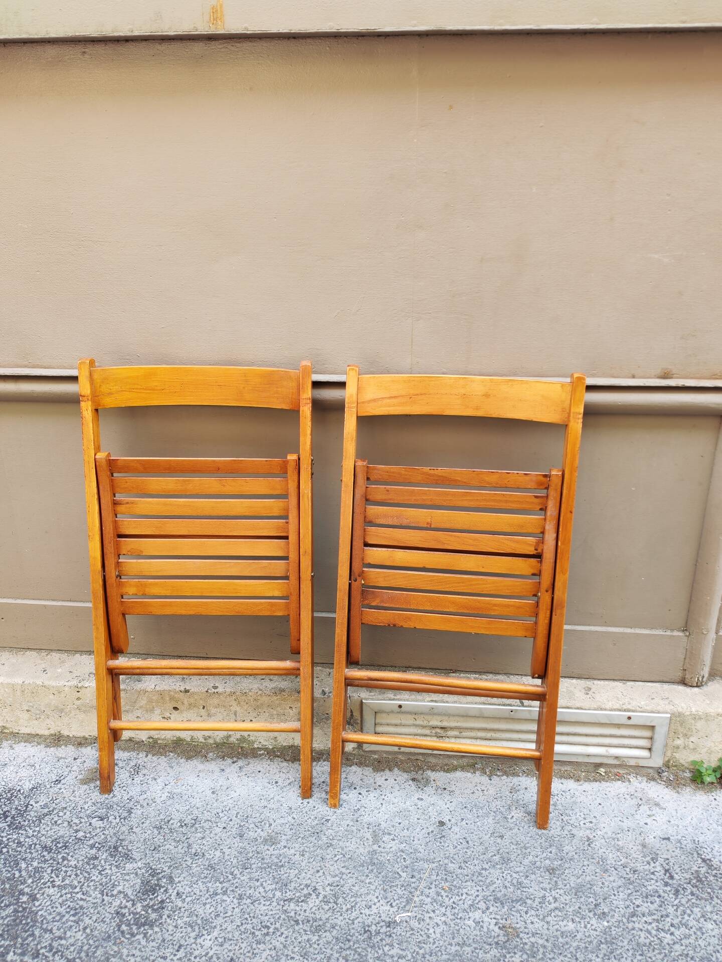 Lot de 2 chaises pliantes en bois vintage