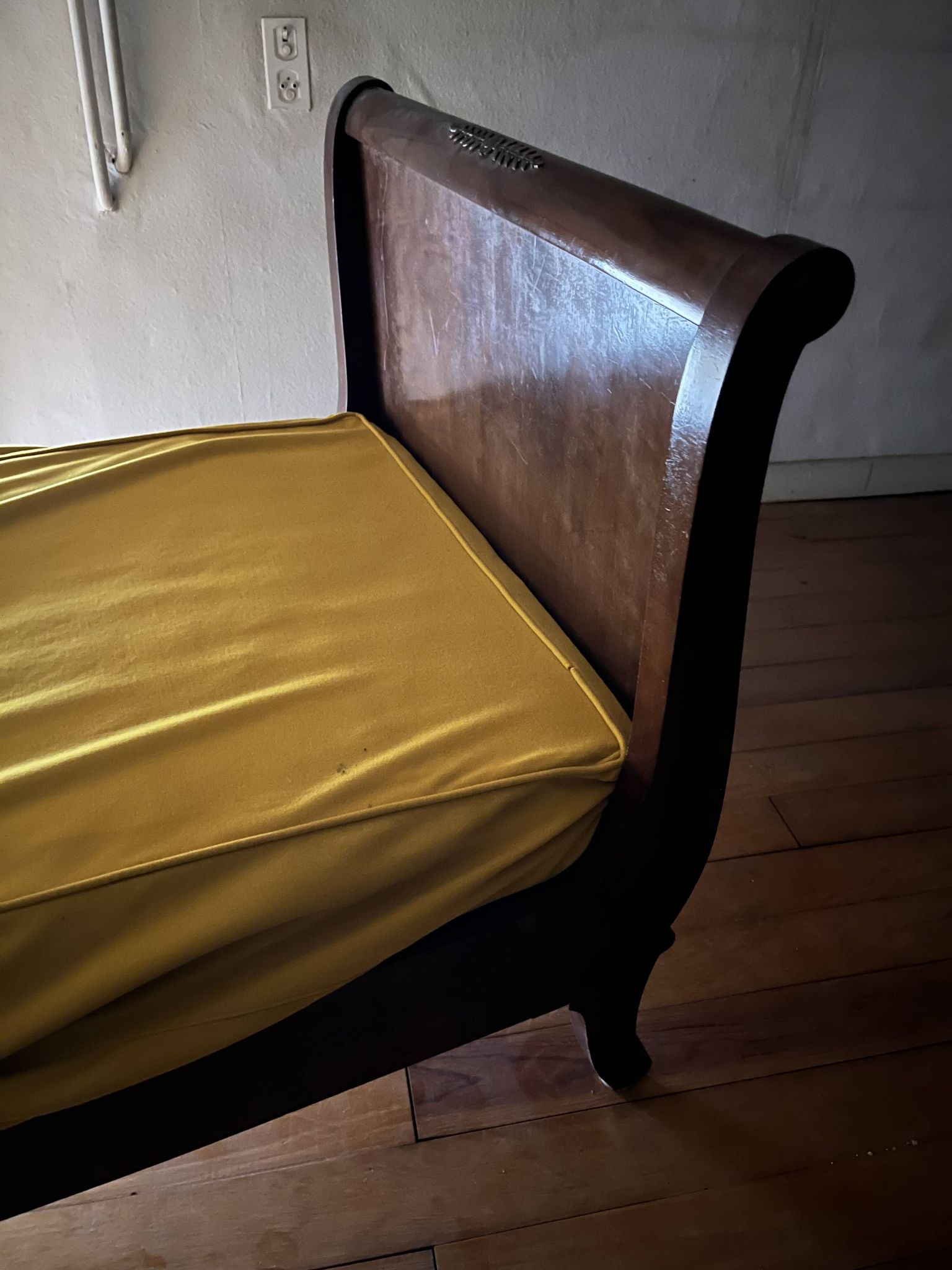 Lit bateau style Empire — Acajou massif