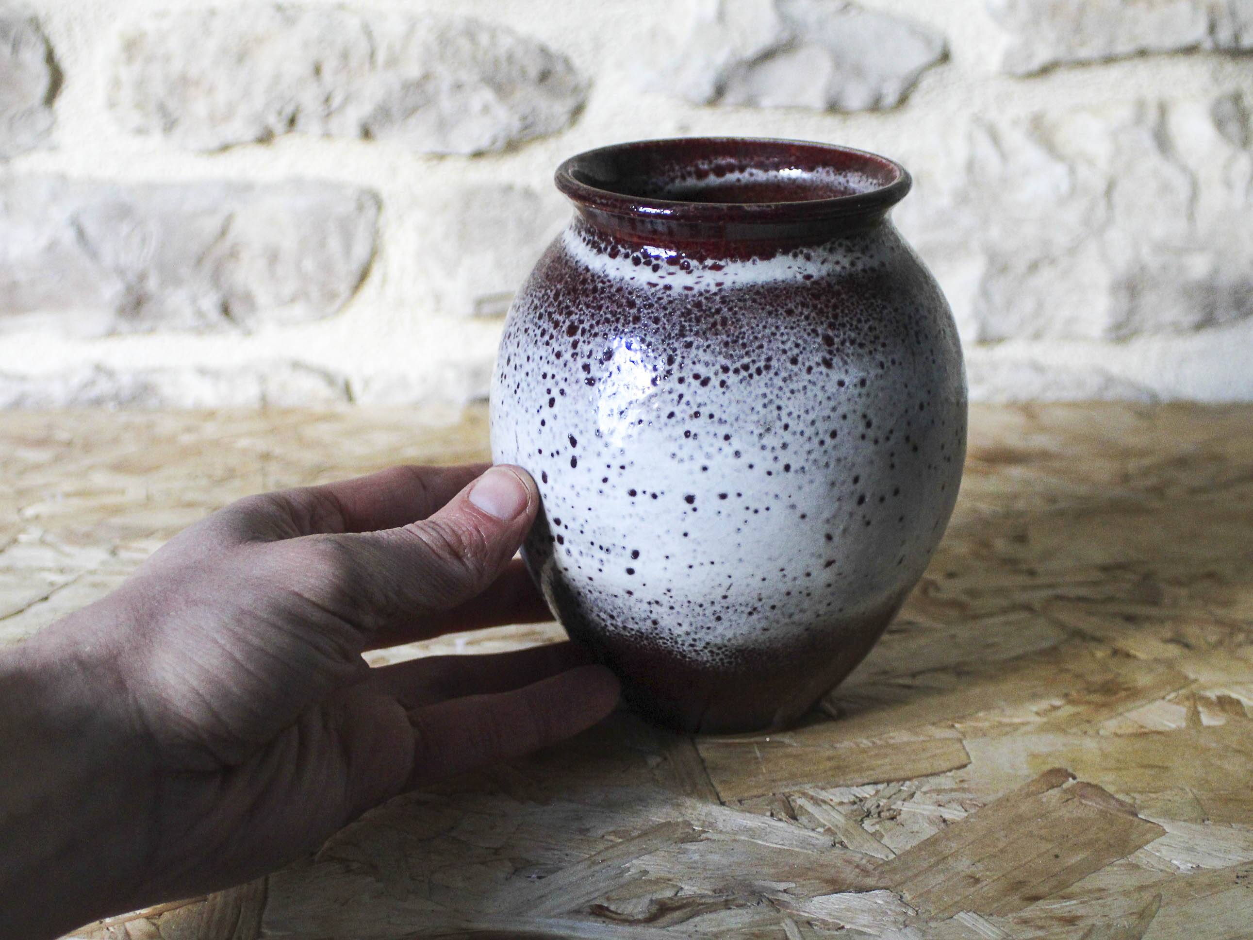 Vase en céramique émaillé signé Rouhier