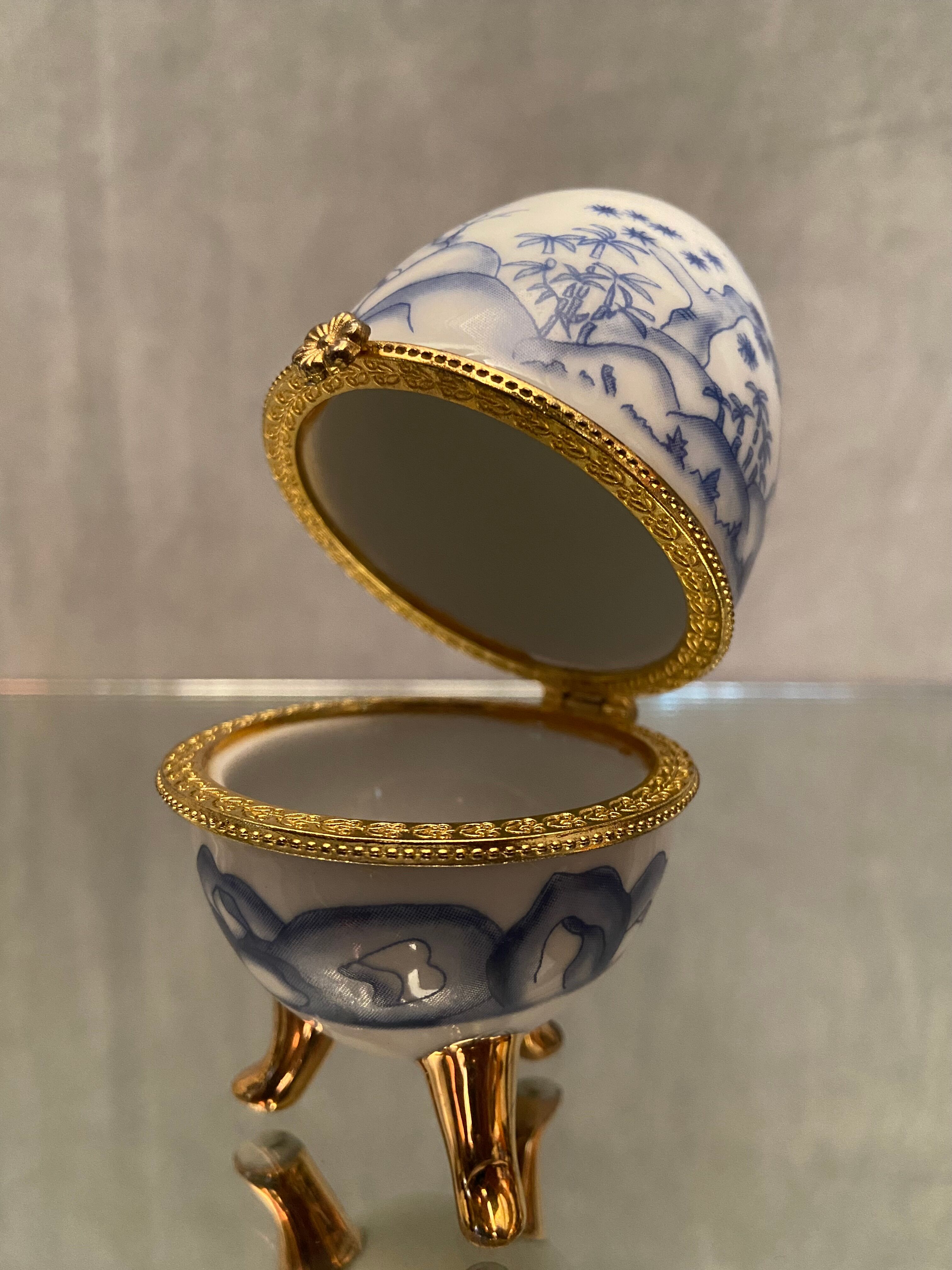 Porcelain egg box with Japan decoration gilded metal frame