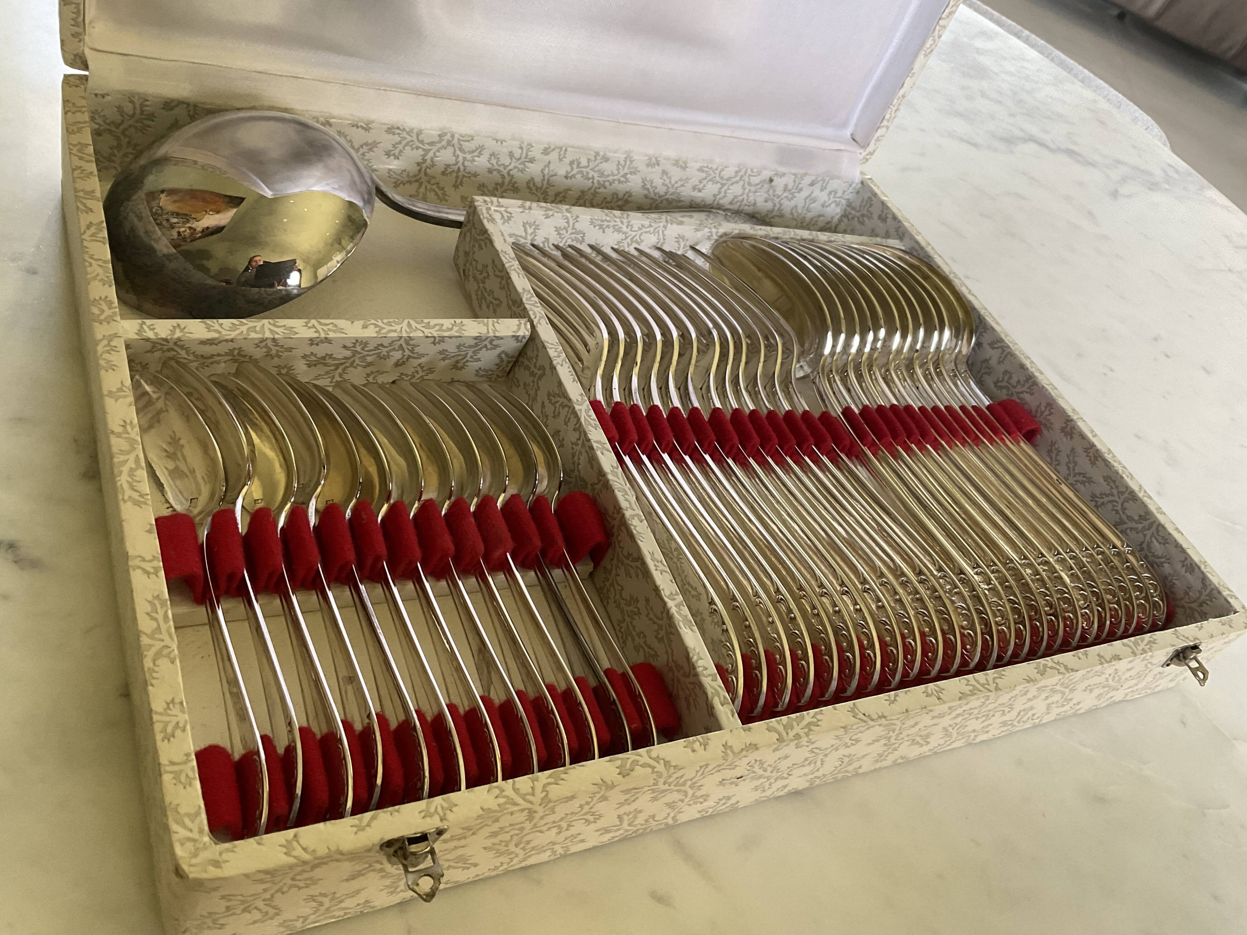 37-piece cutlery set. Silver-plated metal. Vintage