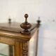 Vitrine vintage en bois avec accent de bobine : verre 4 côtés