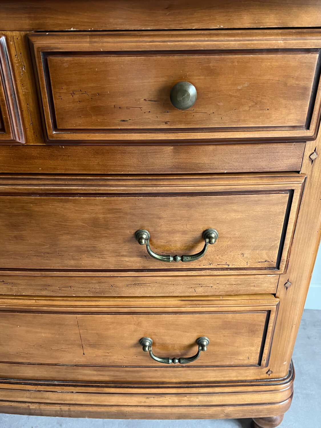 Magnificent varnished chest of drawers