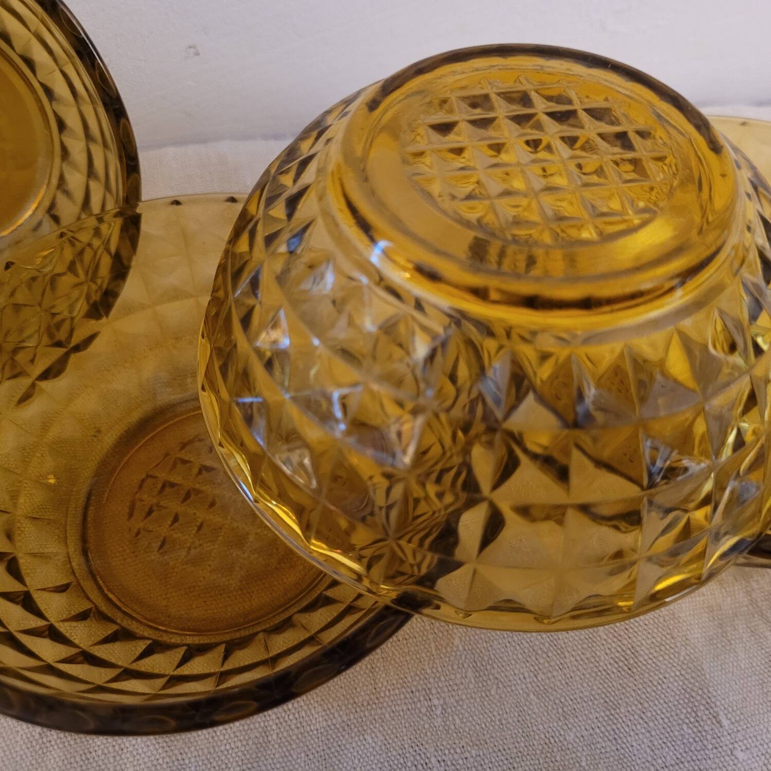 Lot de 5 coupelles en verre ambré pressé à motif nid d’abeille 70's