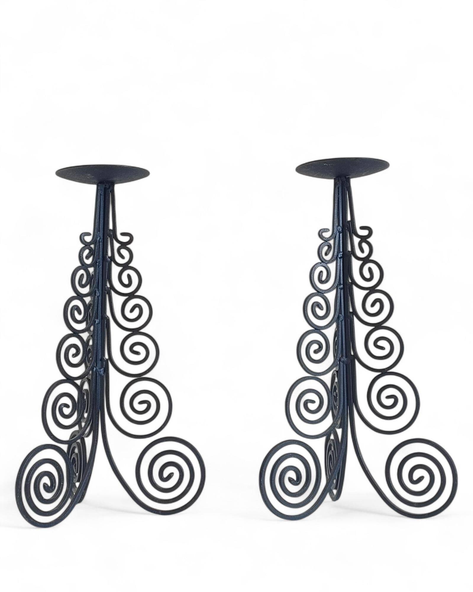 Paire de candélabres en fer forgé à la main, Espagne, vers les années 1970.