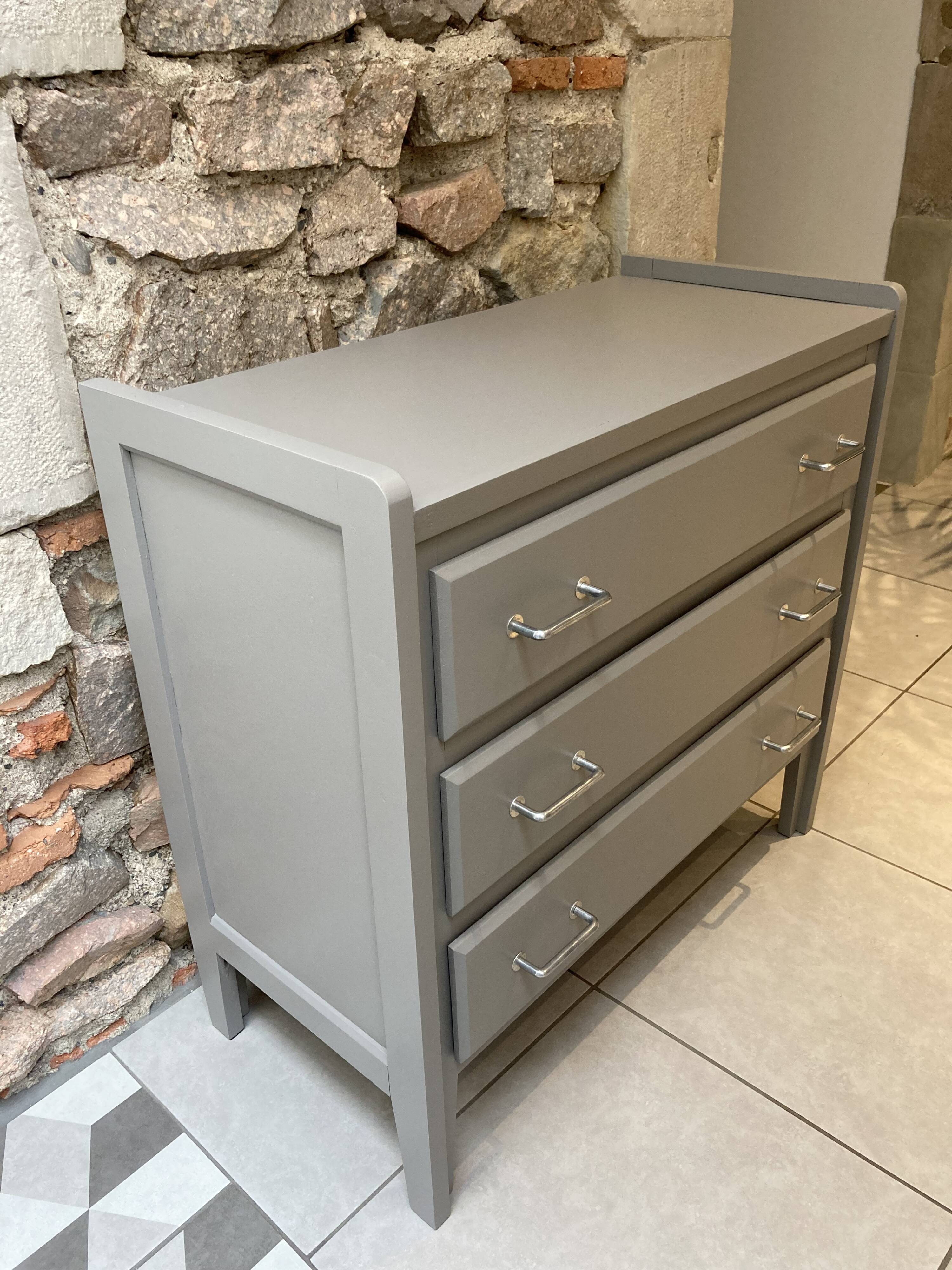 3-drawer ash gray chest of drawers from the 1950s