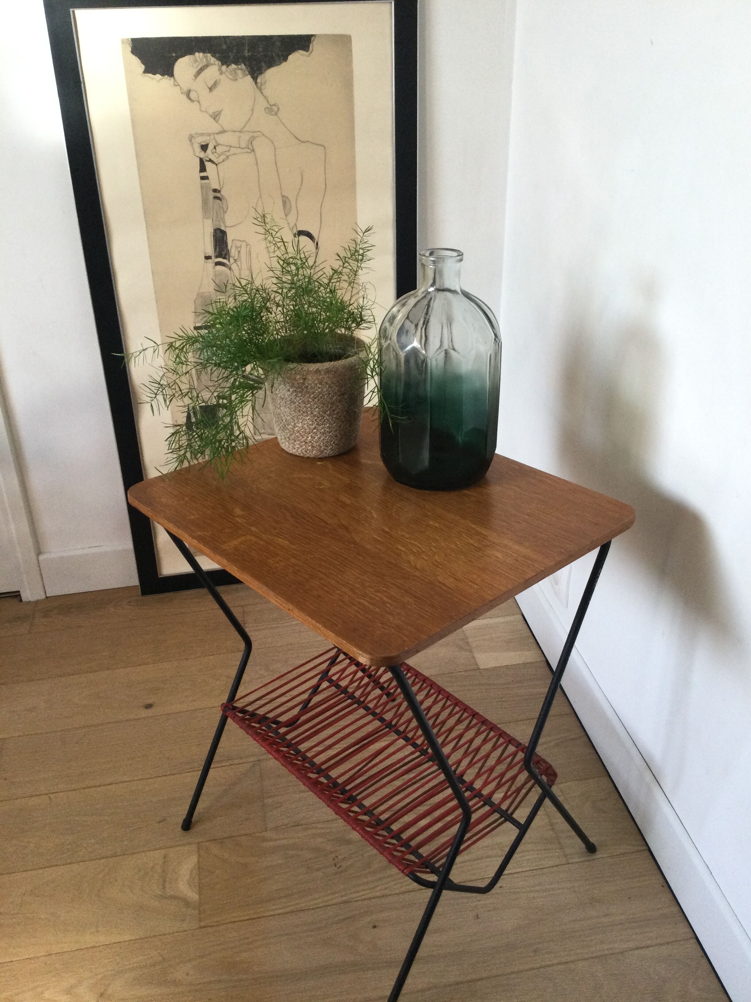Table bois années 50 avec range vinyles et revues scoubidou