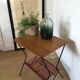 Table bois années 50 avec range vinyles et revues scoubidou
