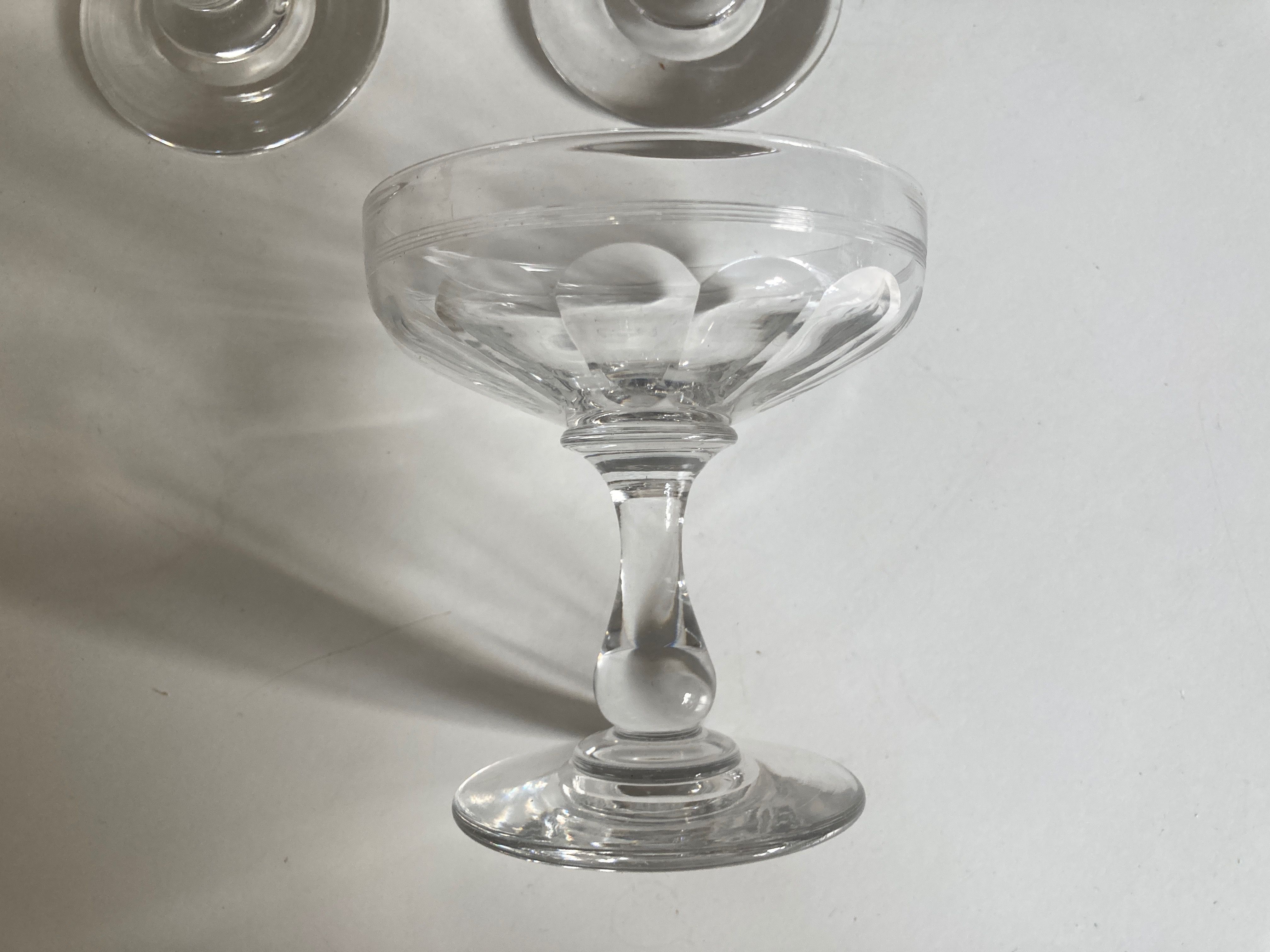 Set of 10 glasses of champagne 1870 in crystal ringing with flat ribs