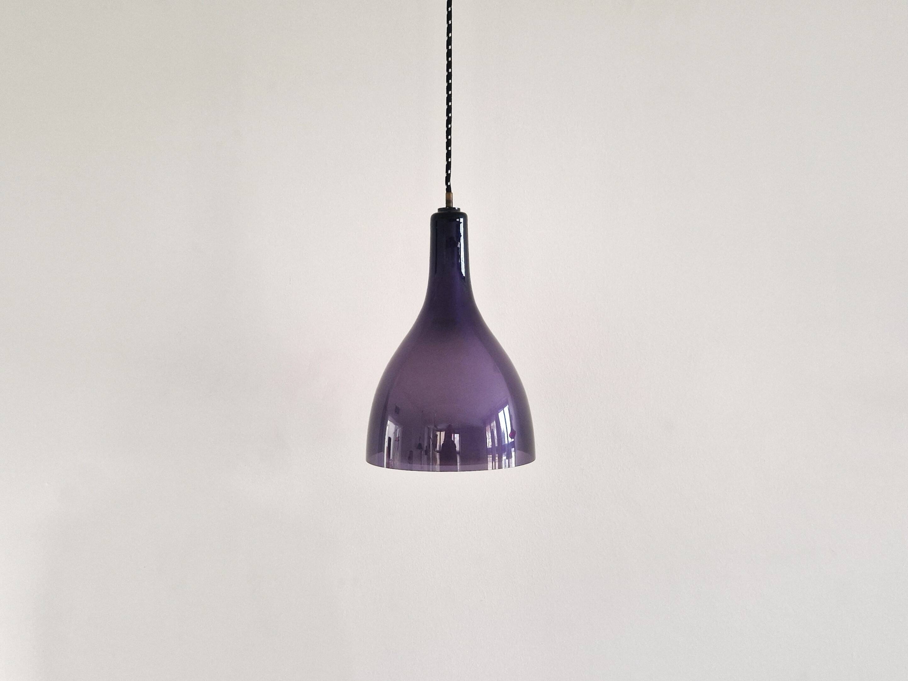 Set of 2 purple and white glass pendant lamps, 1960's / 1970's