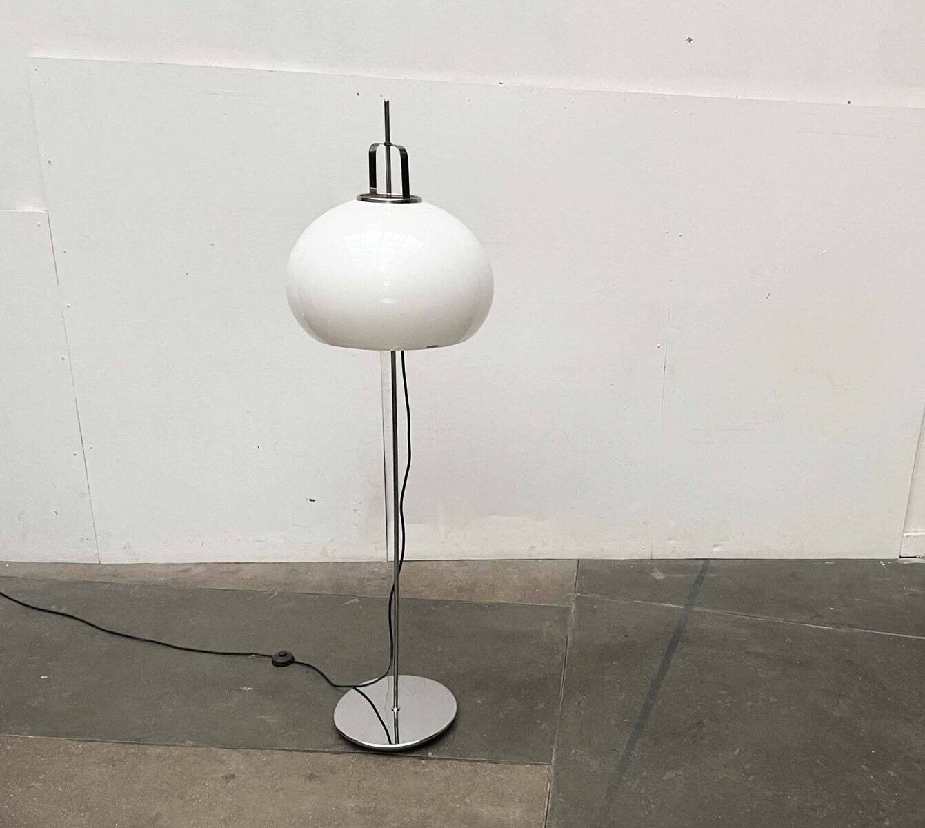 Lampe sur pied Lucerna modèle Space Age italien moderne du milieu du siècle par Guzzini pour iGuzzini, années 1960