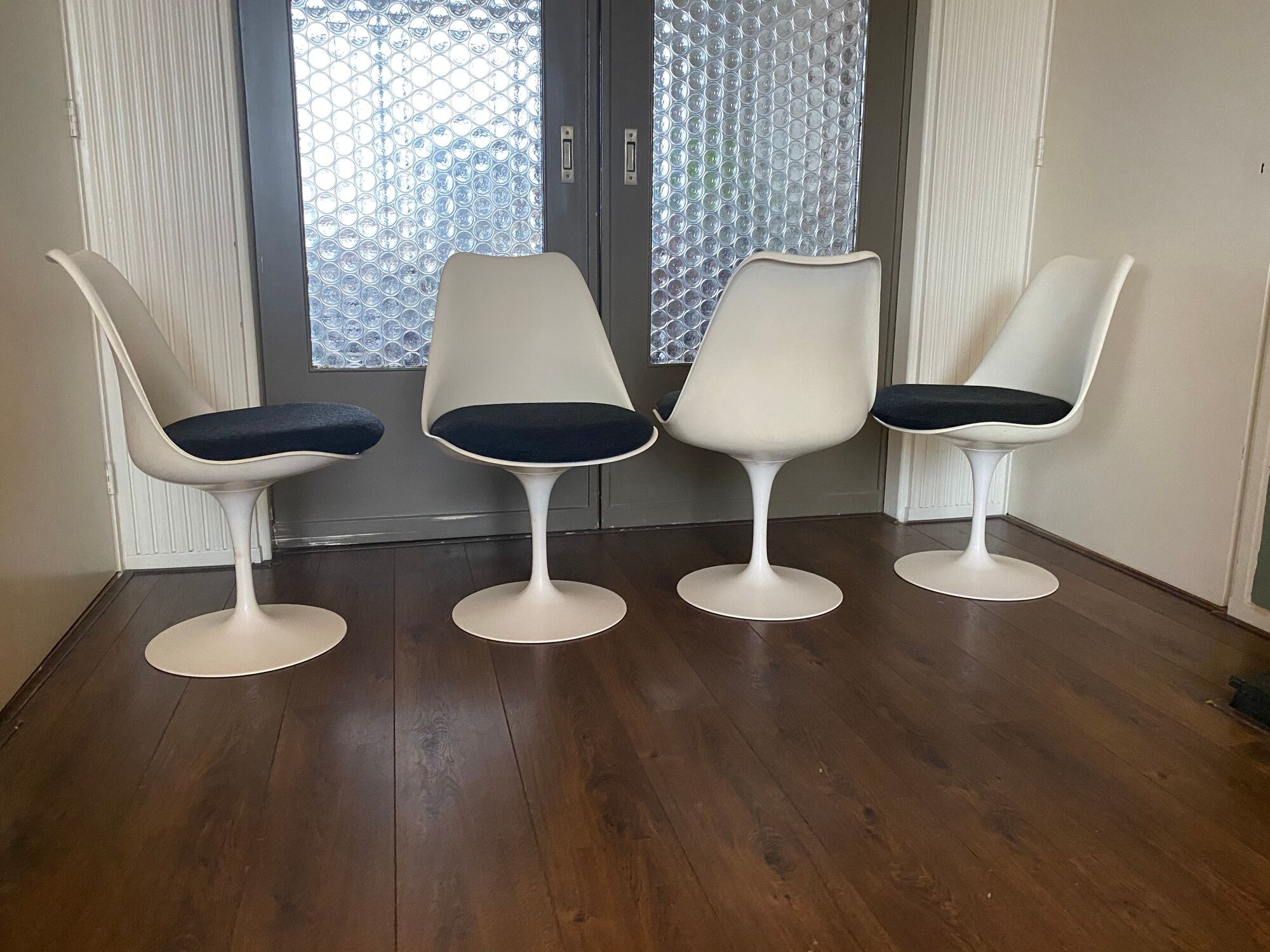 115 Tulip dining chairs by Eero Saarinen for Knoll Inc. / Knoll International
