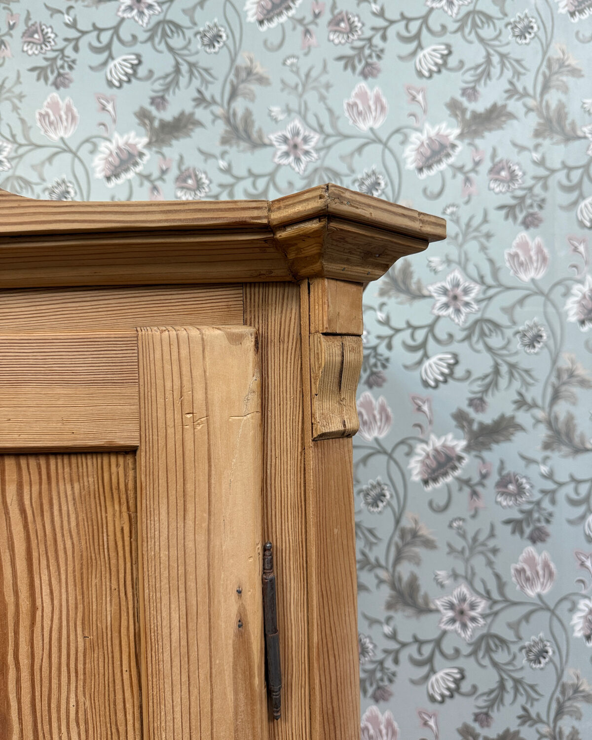 English four-door wardrobe (renovated)