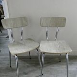 Paire de chaises en formica effet veines de bois et chant doré