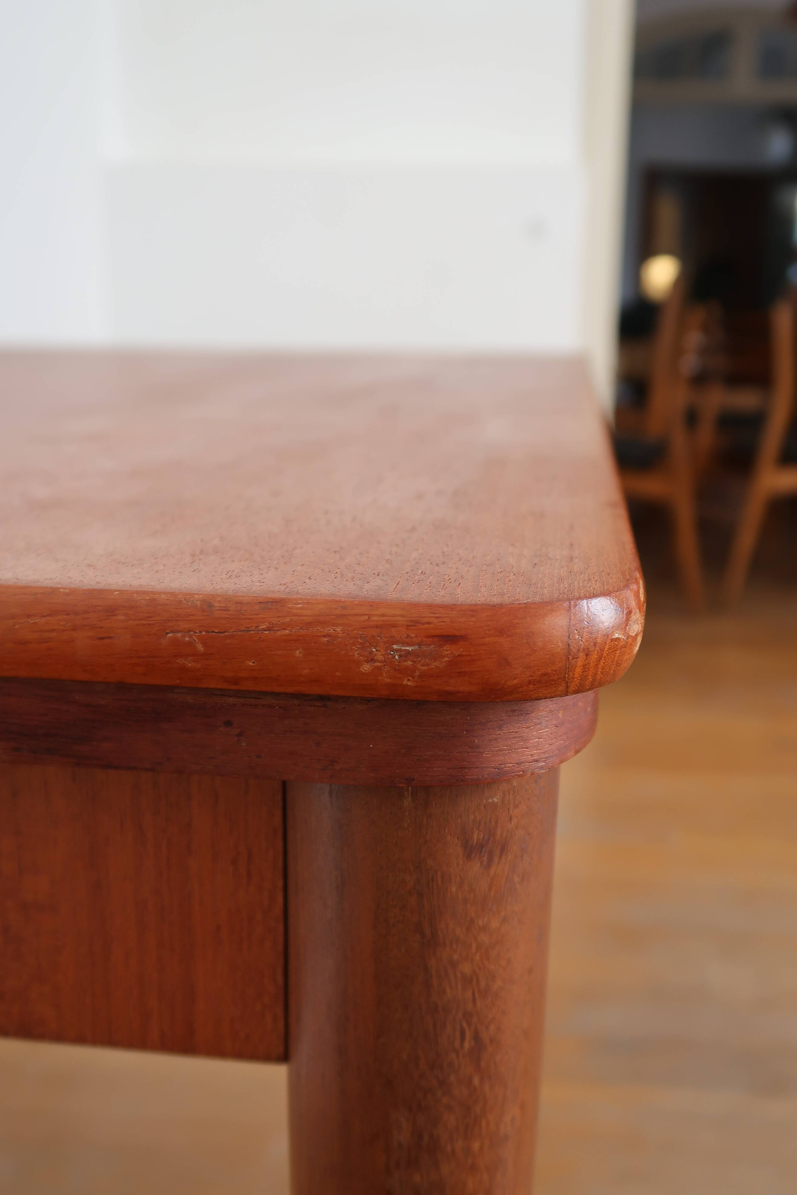 Scandinavian stretch teak table