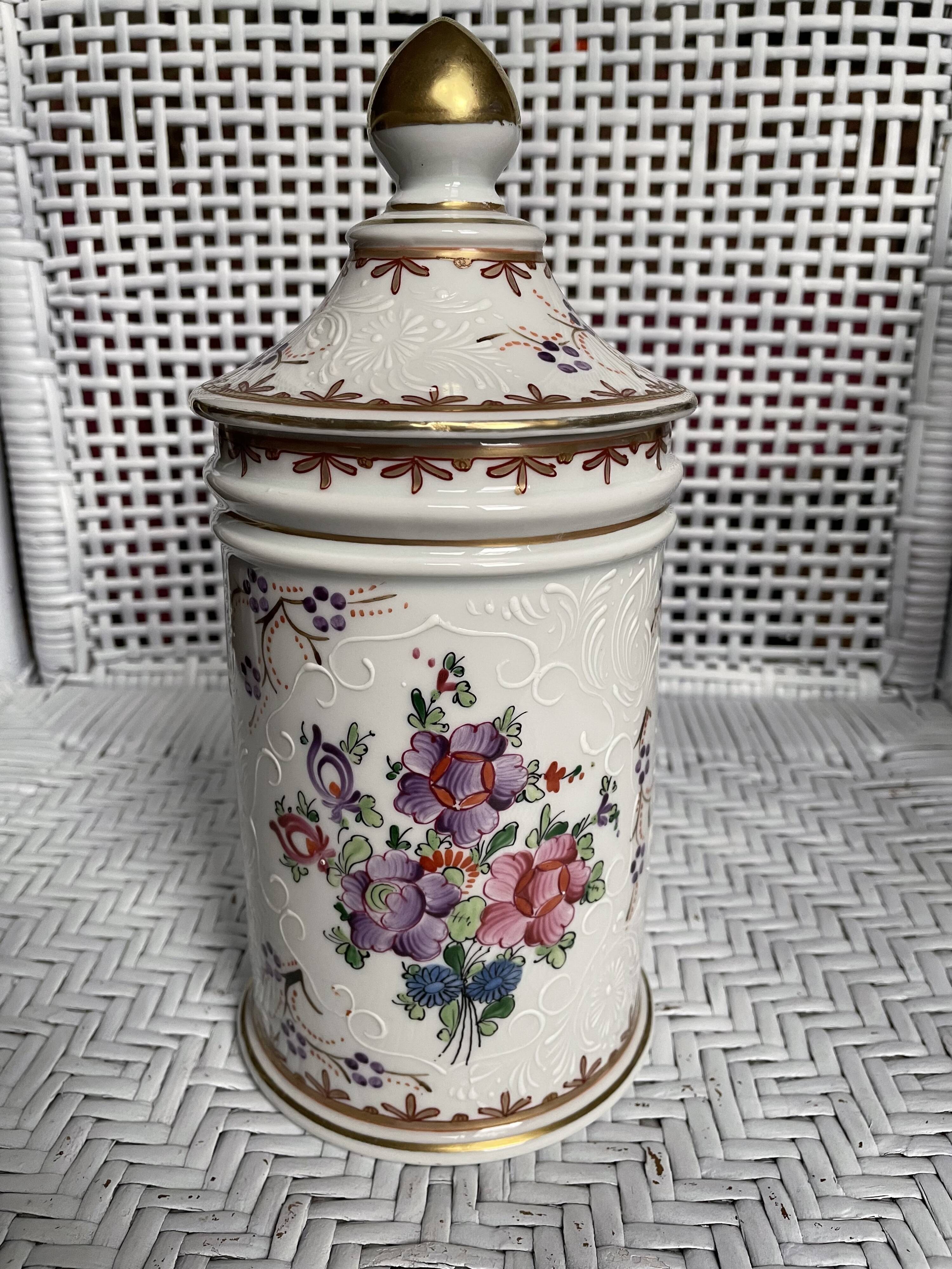 Twentieth century Paris porcelain pharmacy pot