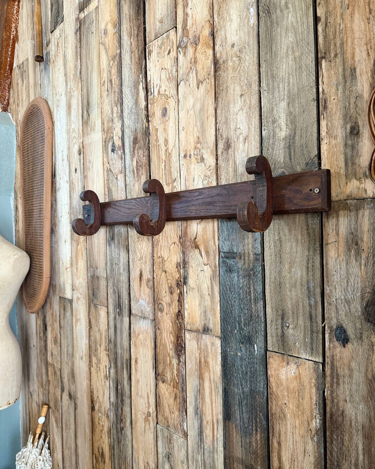 Oak wall-mounted coat rack