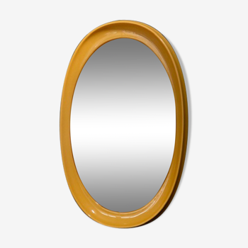 Oval molded plastic mirror