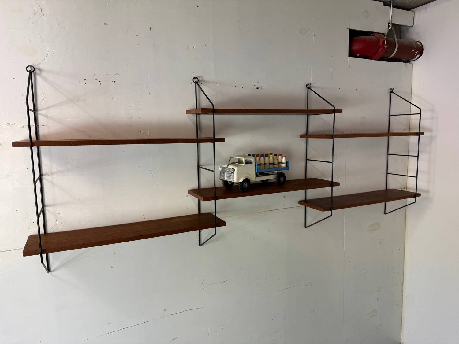 Système mural en teck et acier de style moderniste du milieu du siècle, années 1950