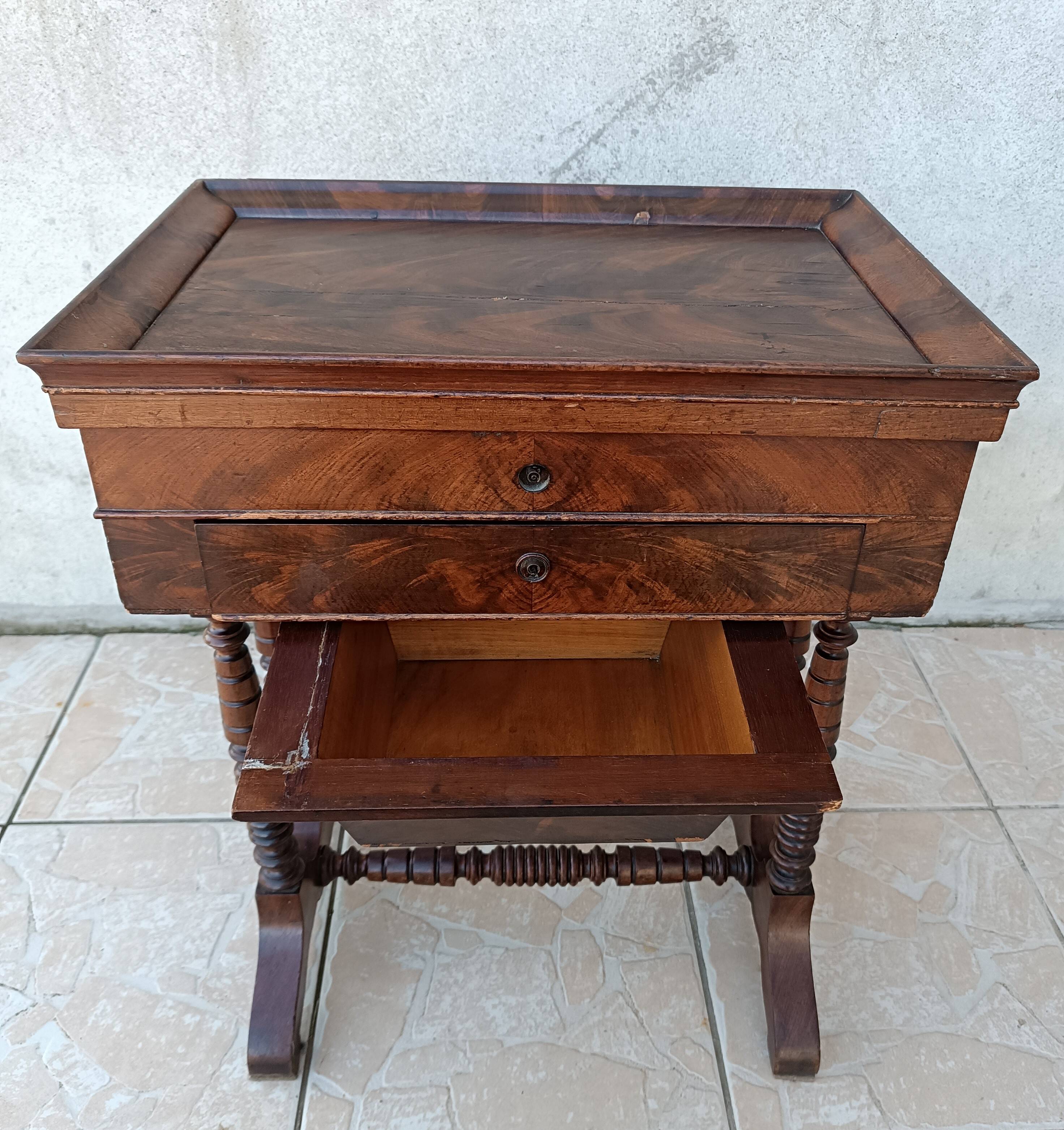 Travailleuse Louis Philippe en acajou