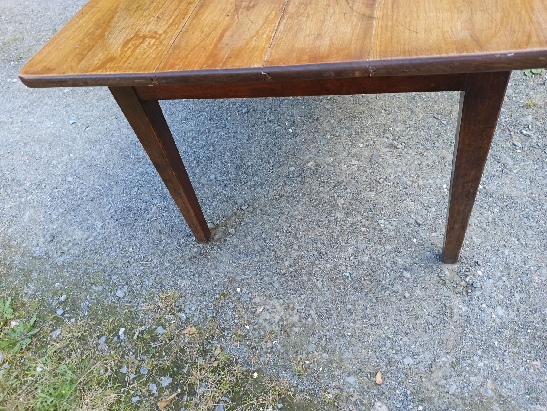 Limousin limousine farm table