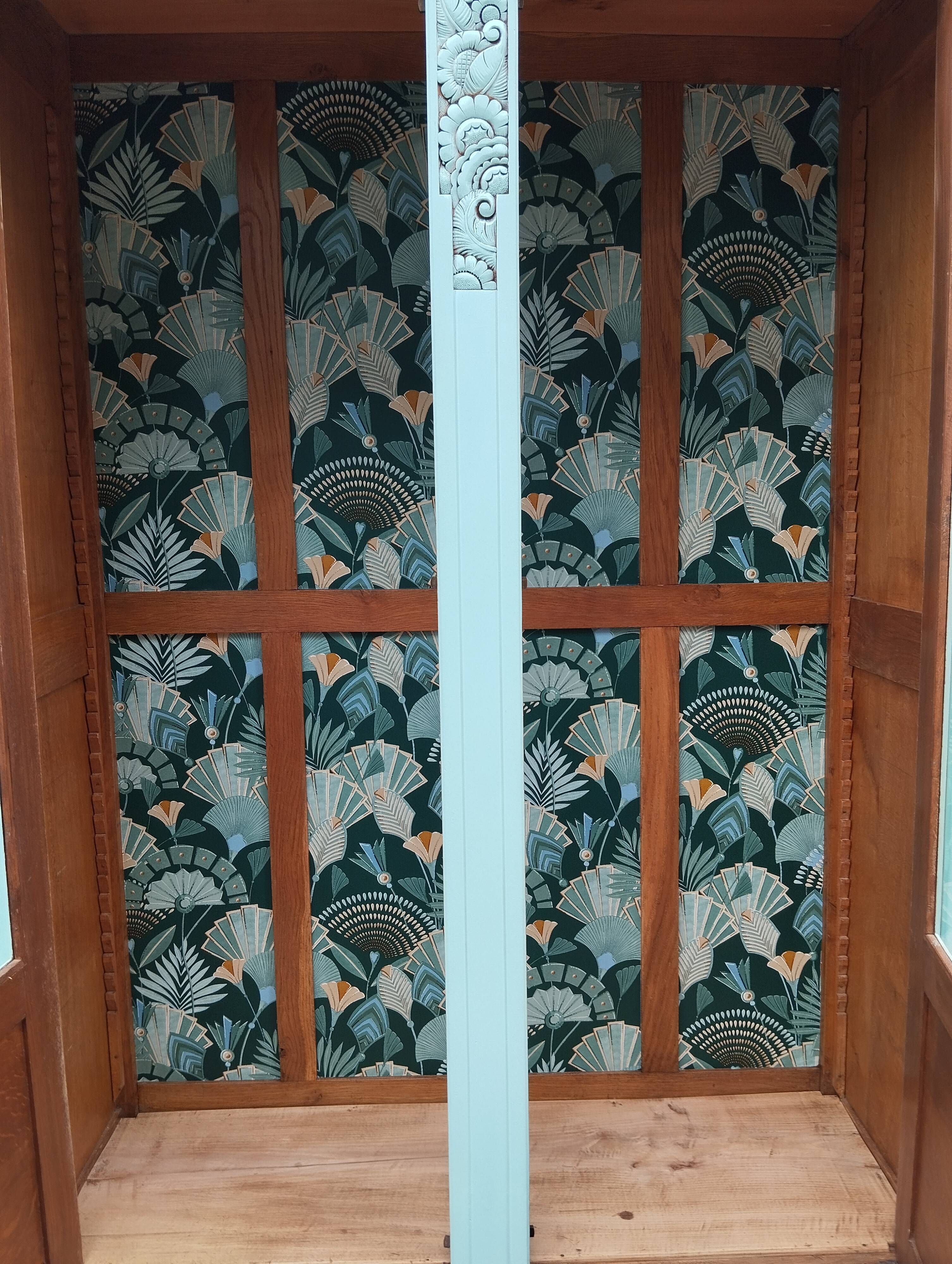 Parisian showcase cabinet year 30